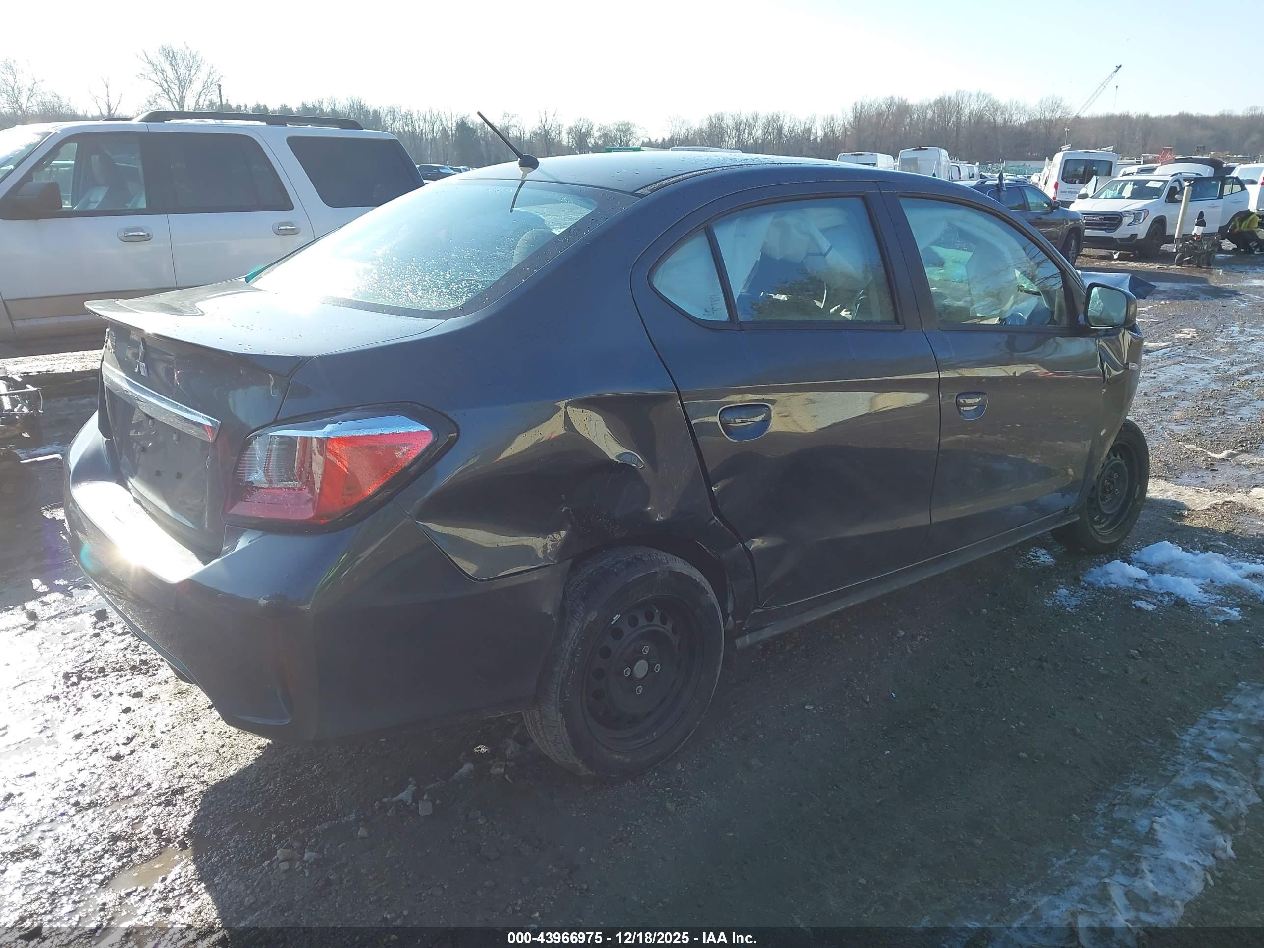 MITSUBISHI MIRAGE image 4
