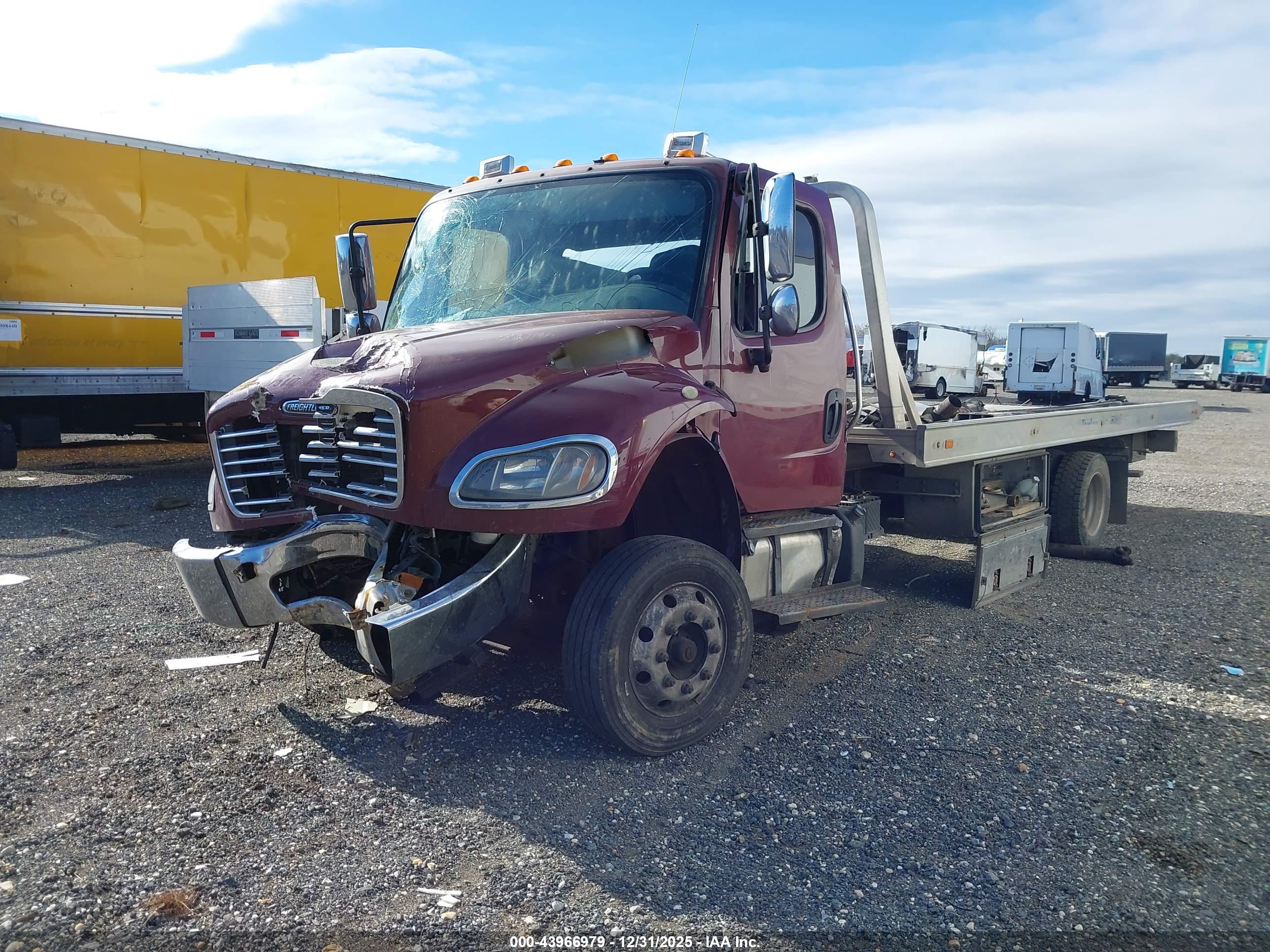 FREIGHTLINER M2 image 2