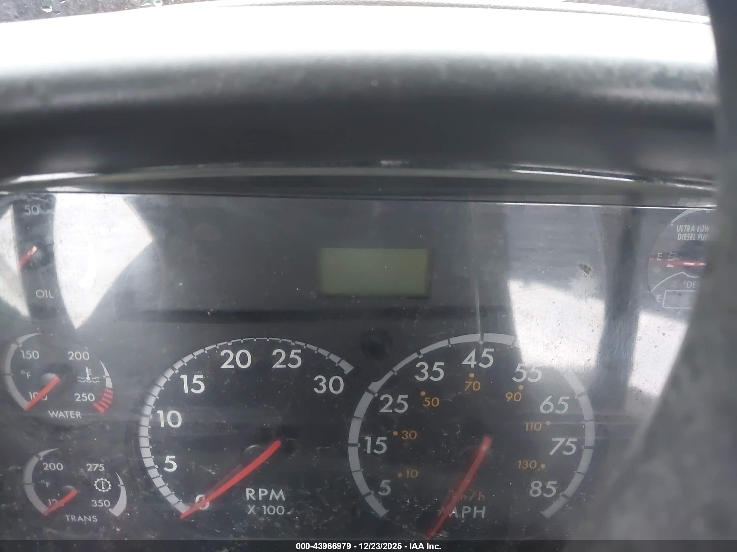 FREIGHTLINER M2 image 6