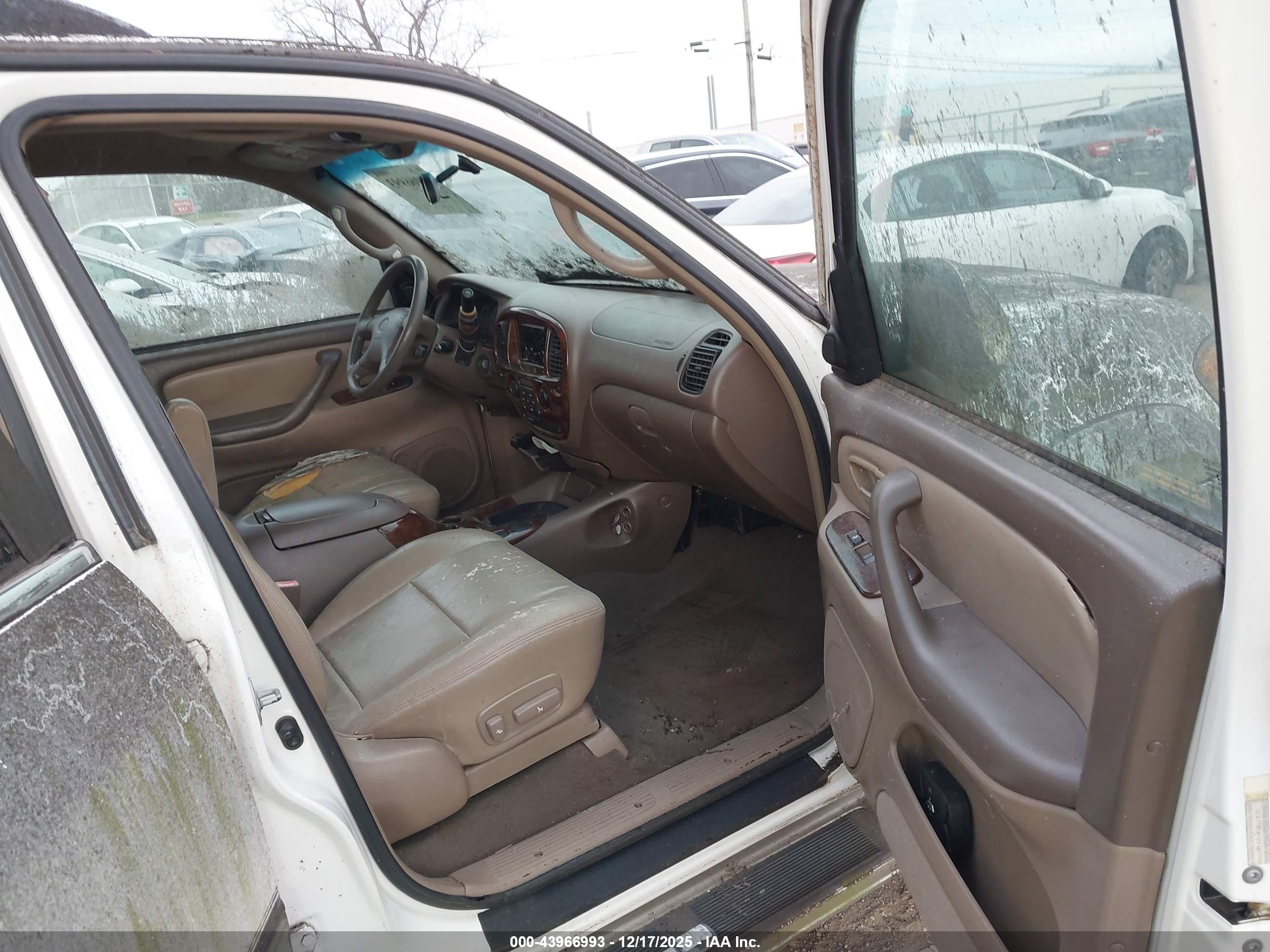 TOYOTA SEQUOIA image 5