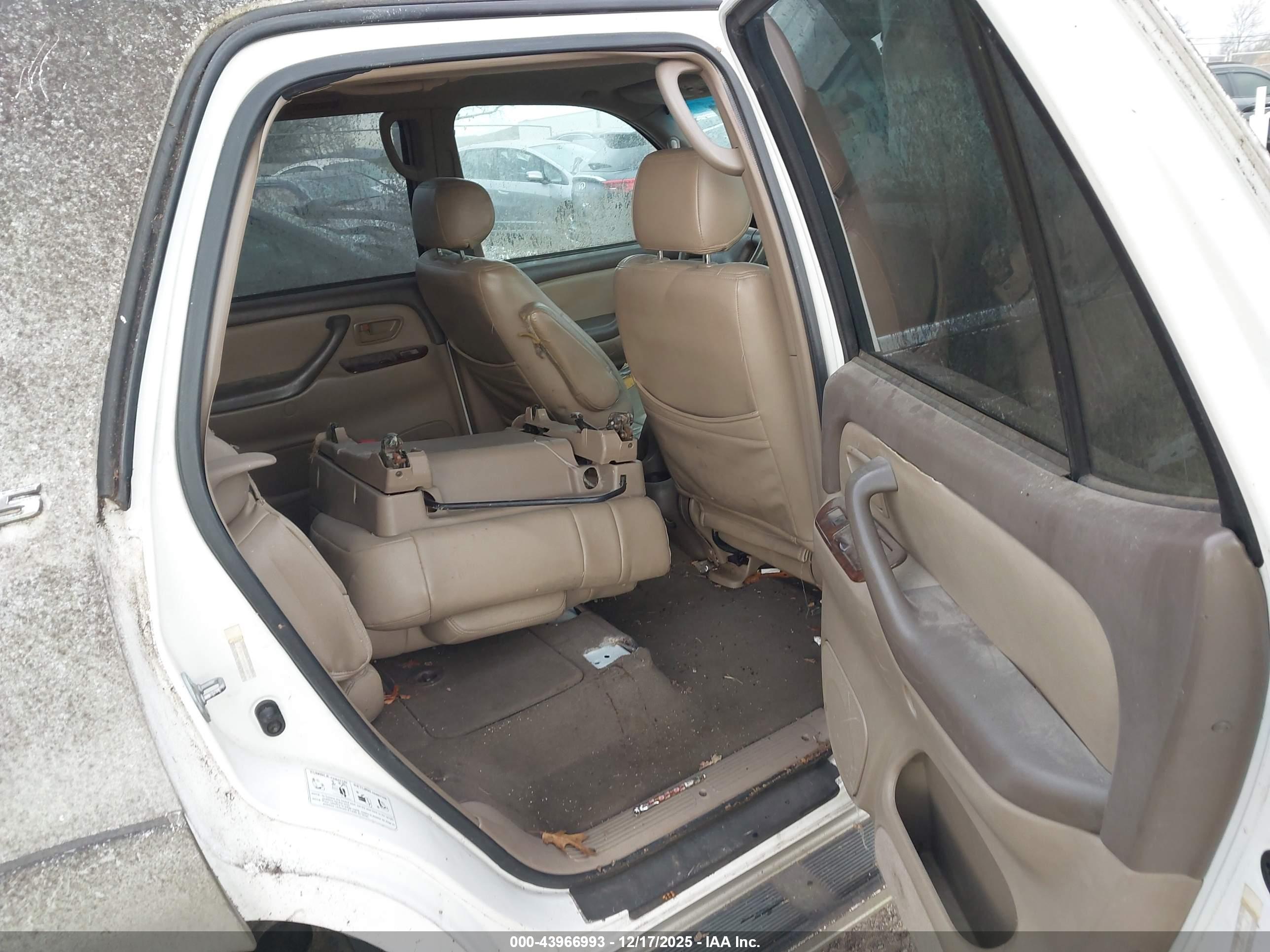 TOYOTA SEQUOIA image 8