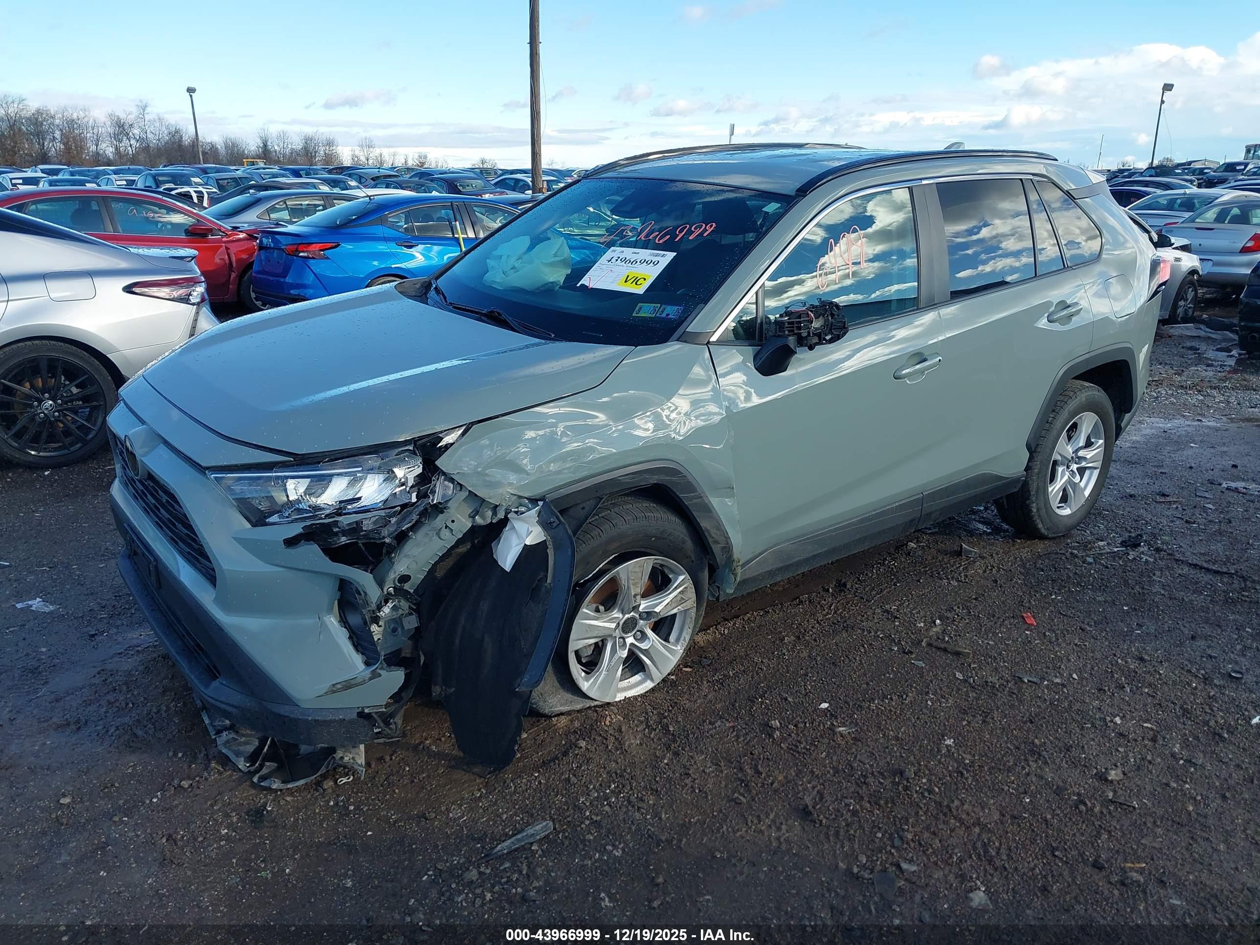 TOYOTA RAV4 image 2