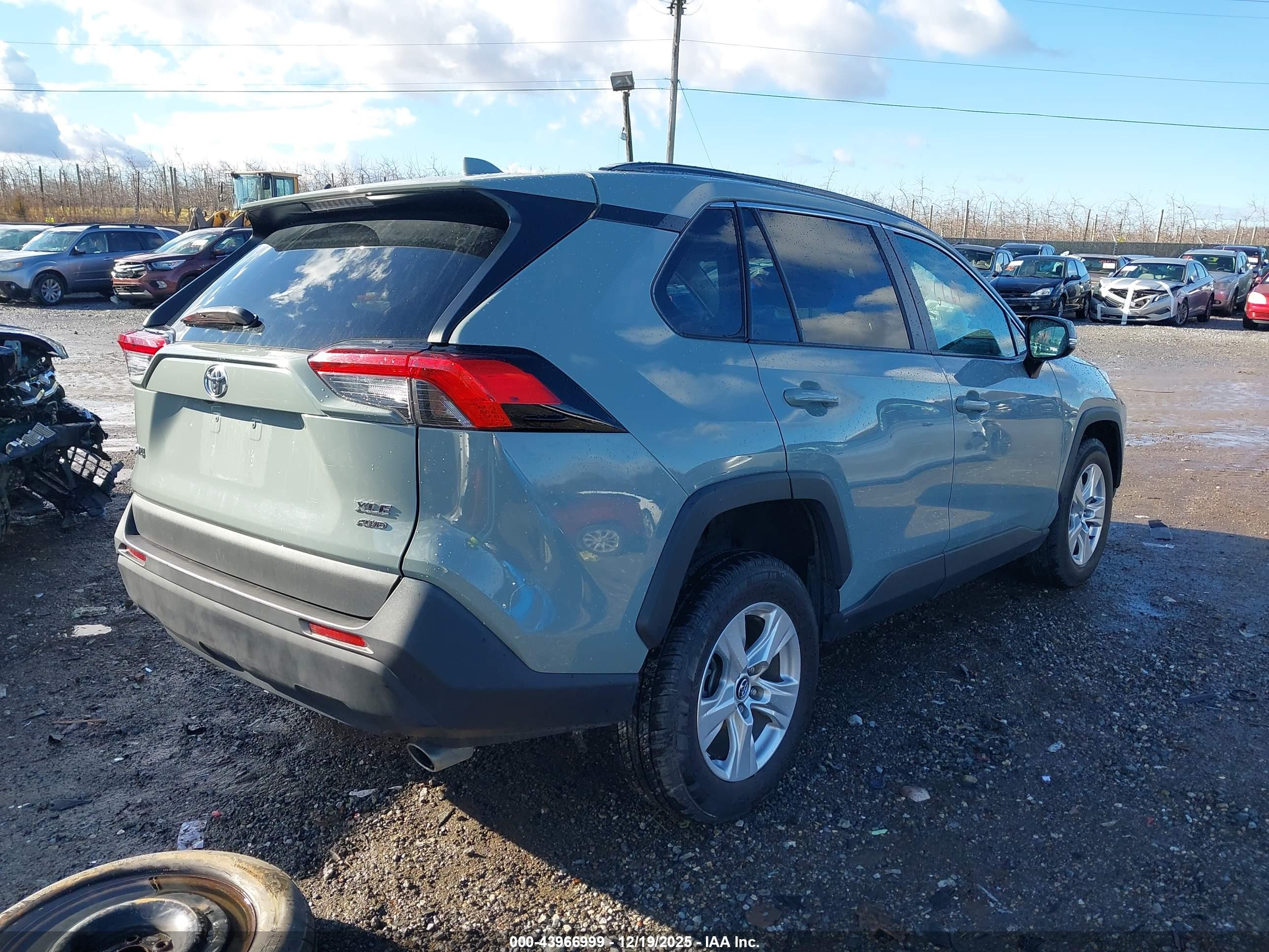 TOYOTA RAV4 image 4