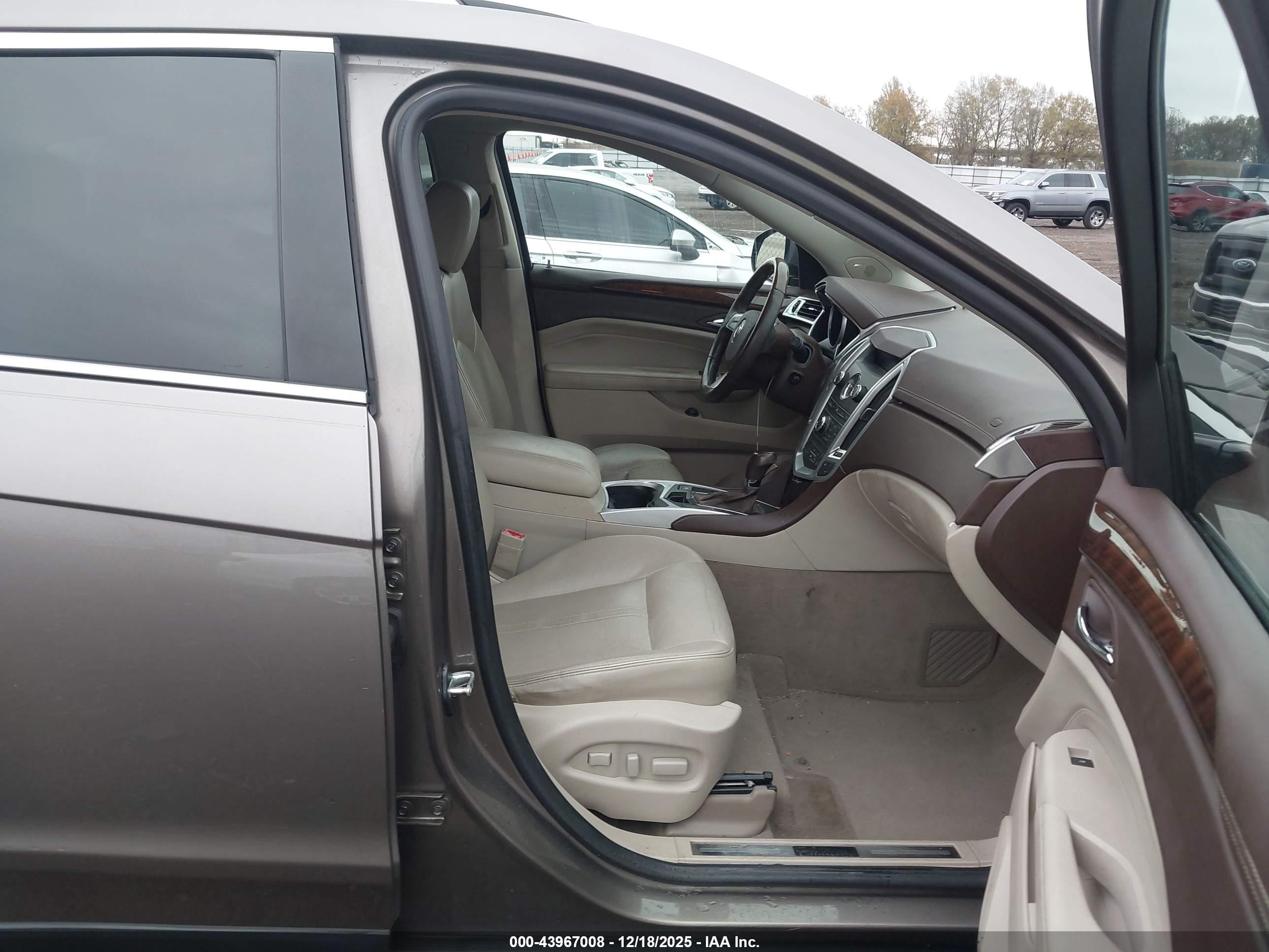 CADILLAC SRX image 5
