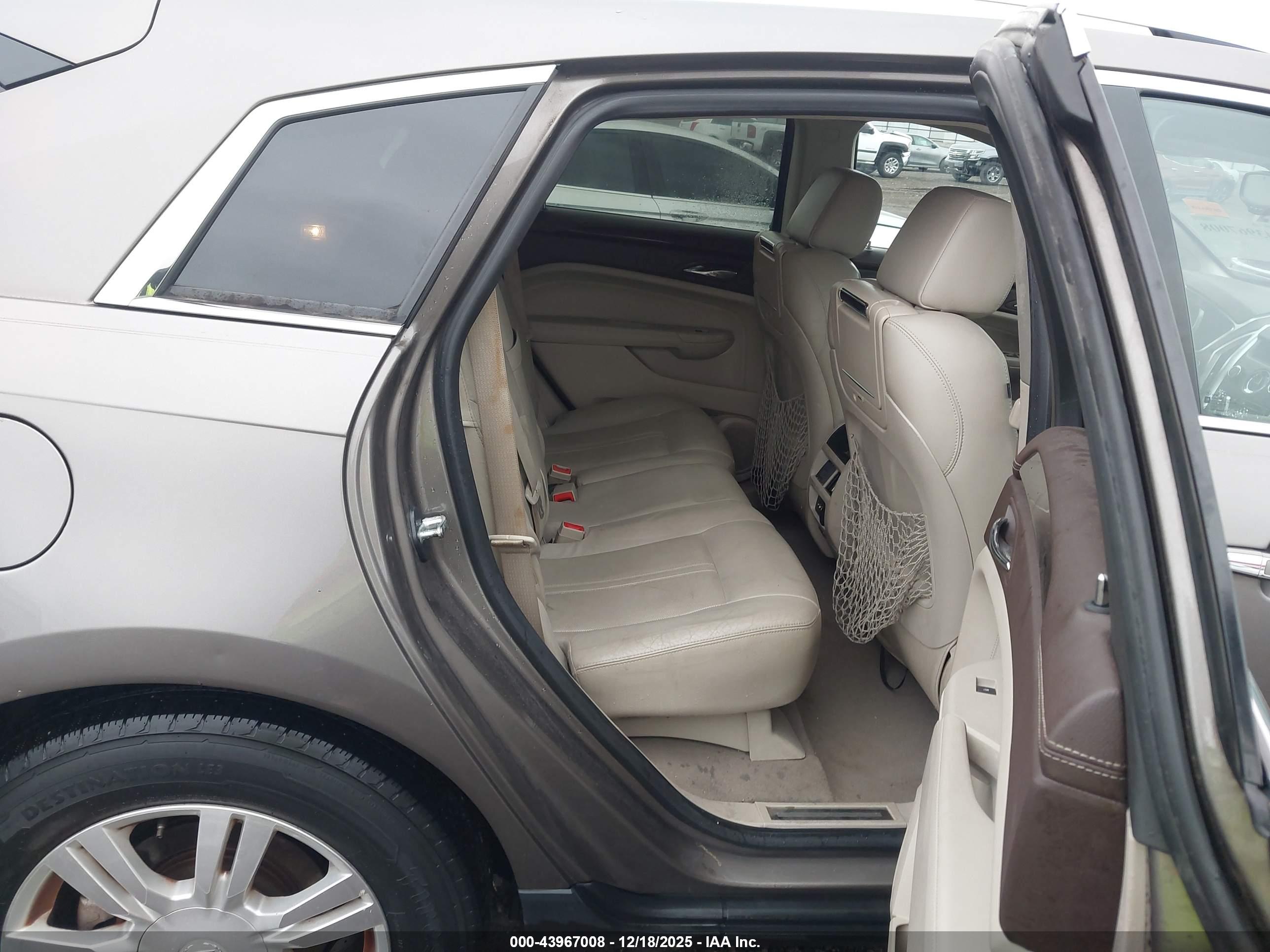 CADILLAC SRX image 8