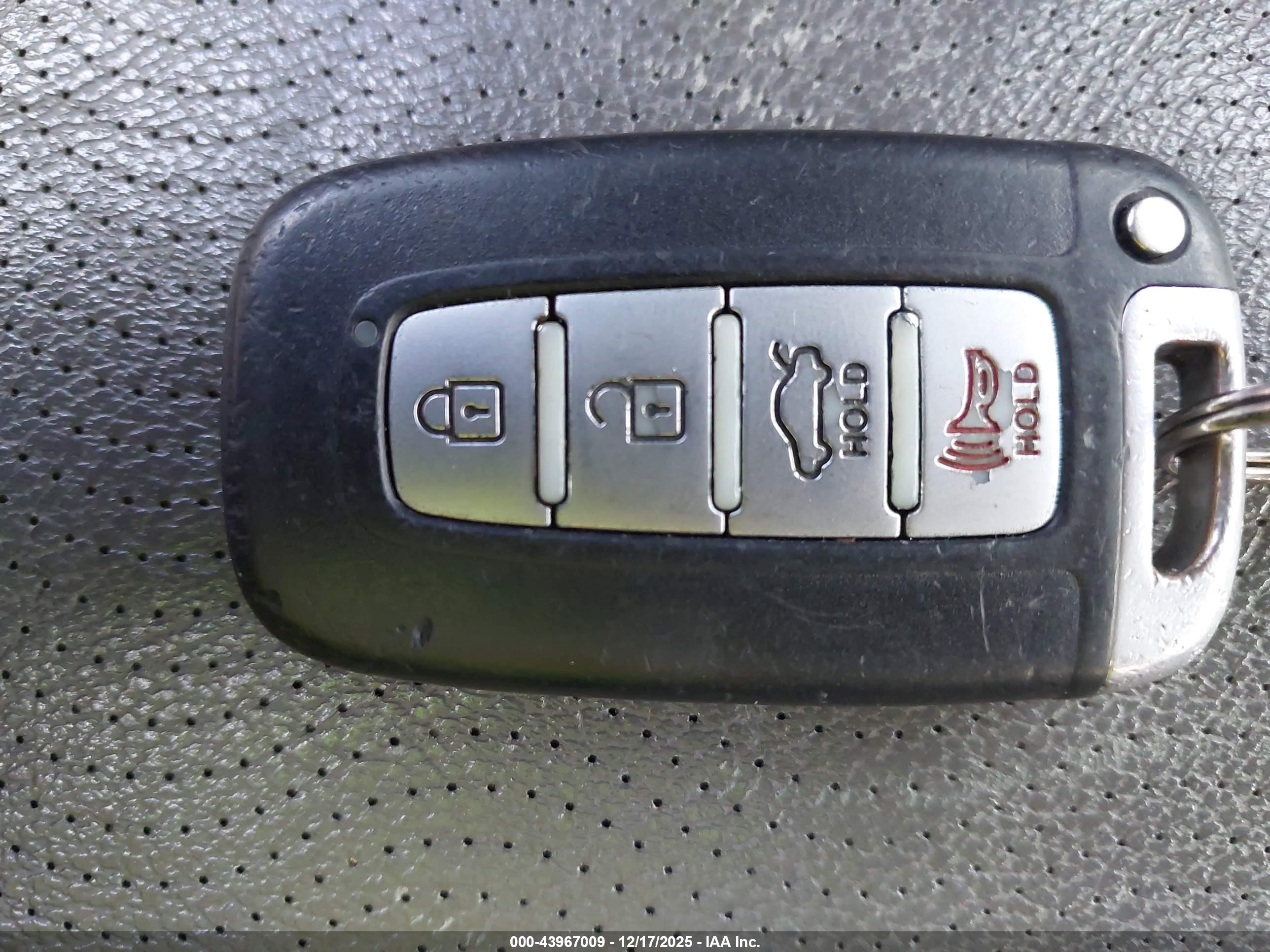 HYUNDAI ELANTRA image 11