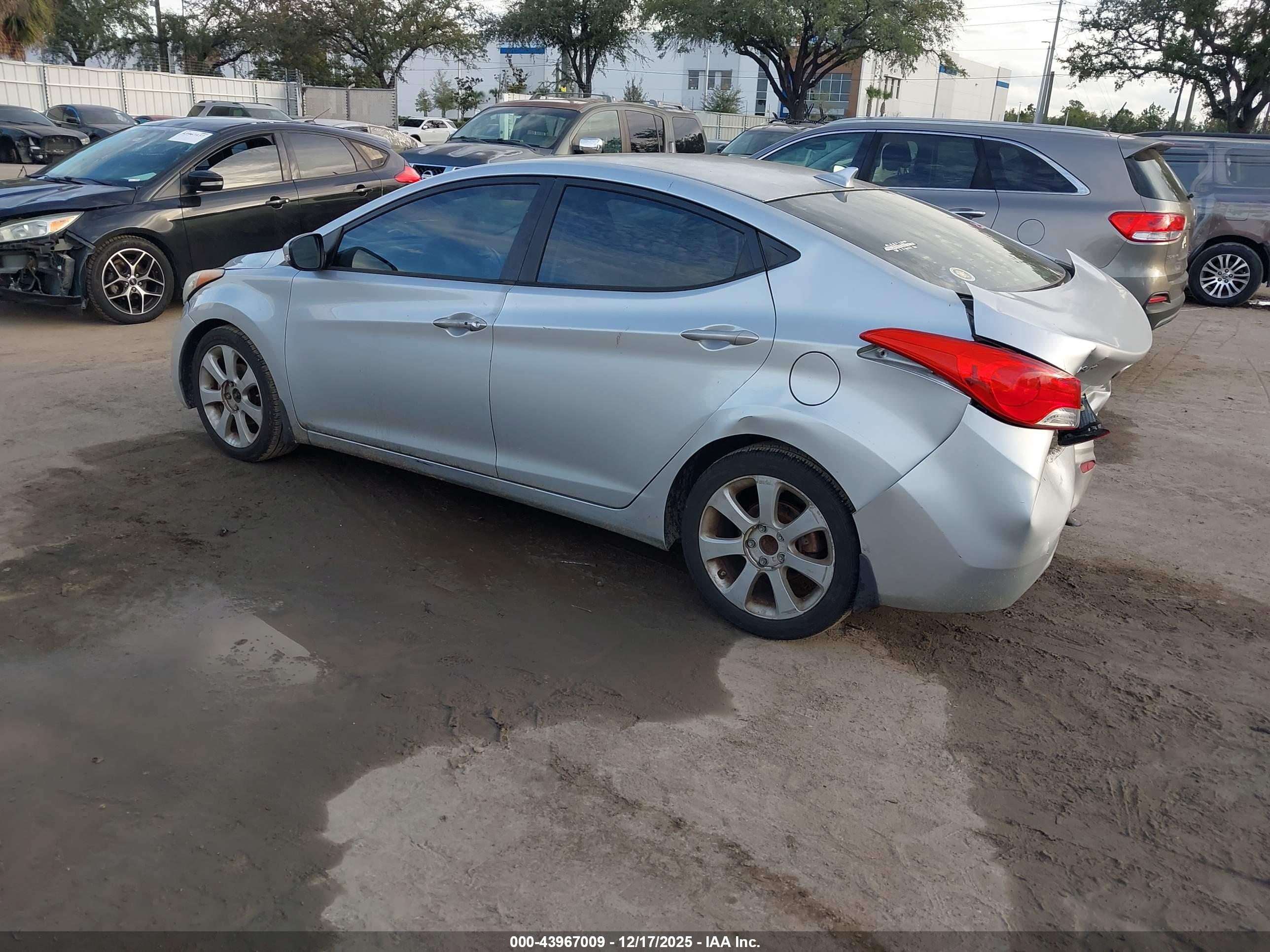 HYUNDAI ELANTRA image 3