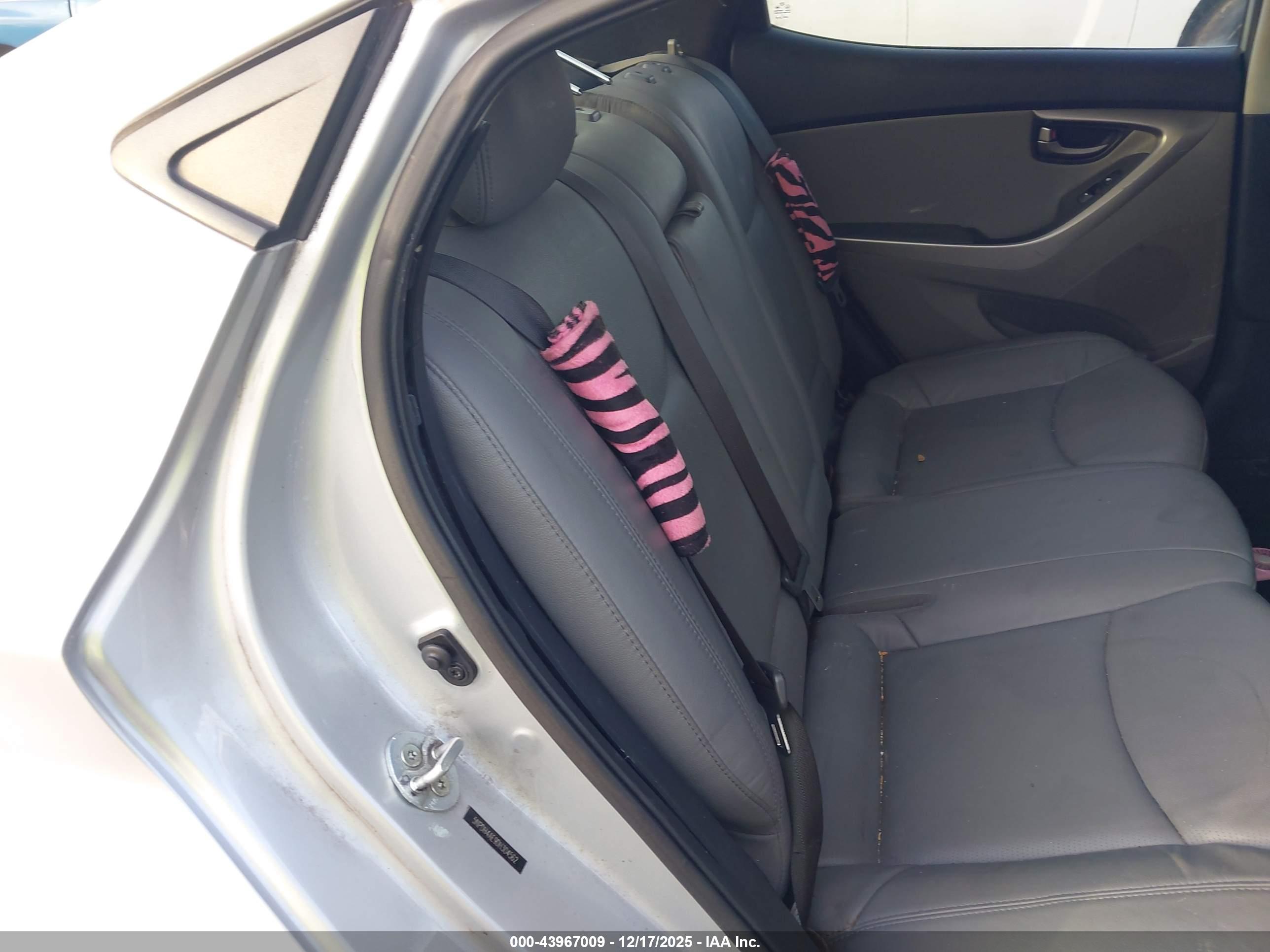 HYUNDAI ELANTRA image 8