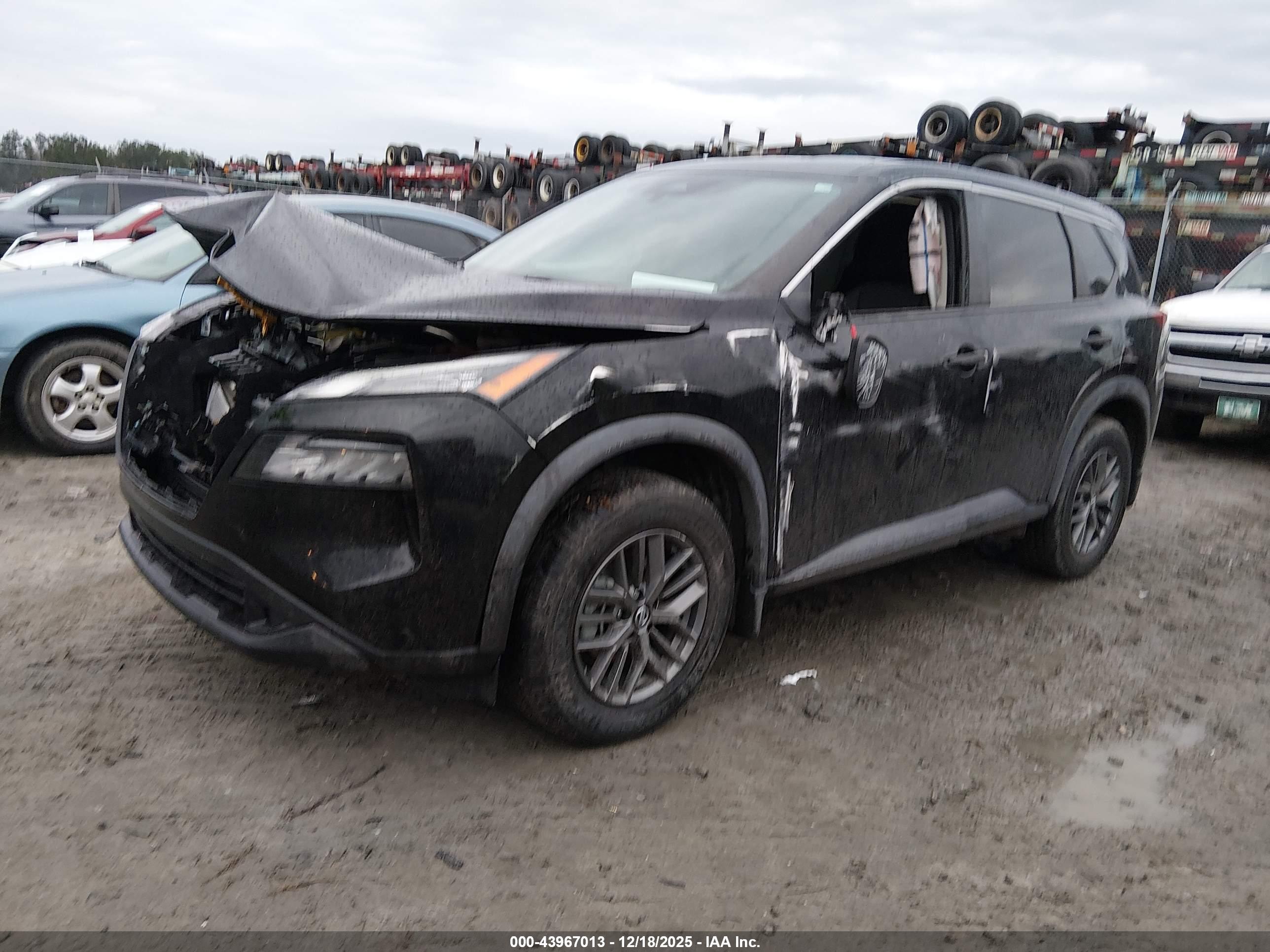 NISSAN ROGUE image 2
