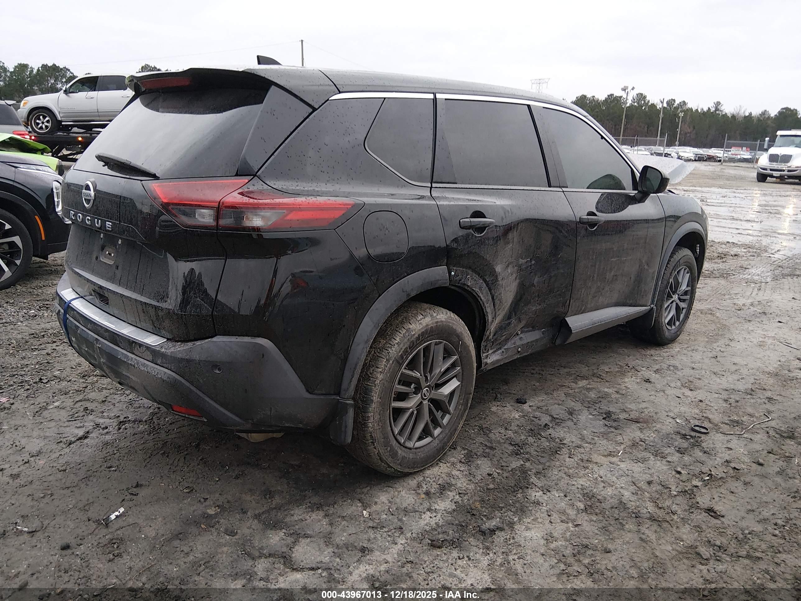 NISSAN ROGUE image 4