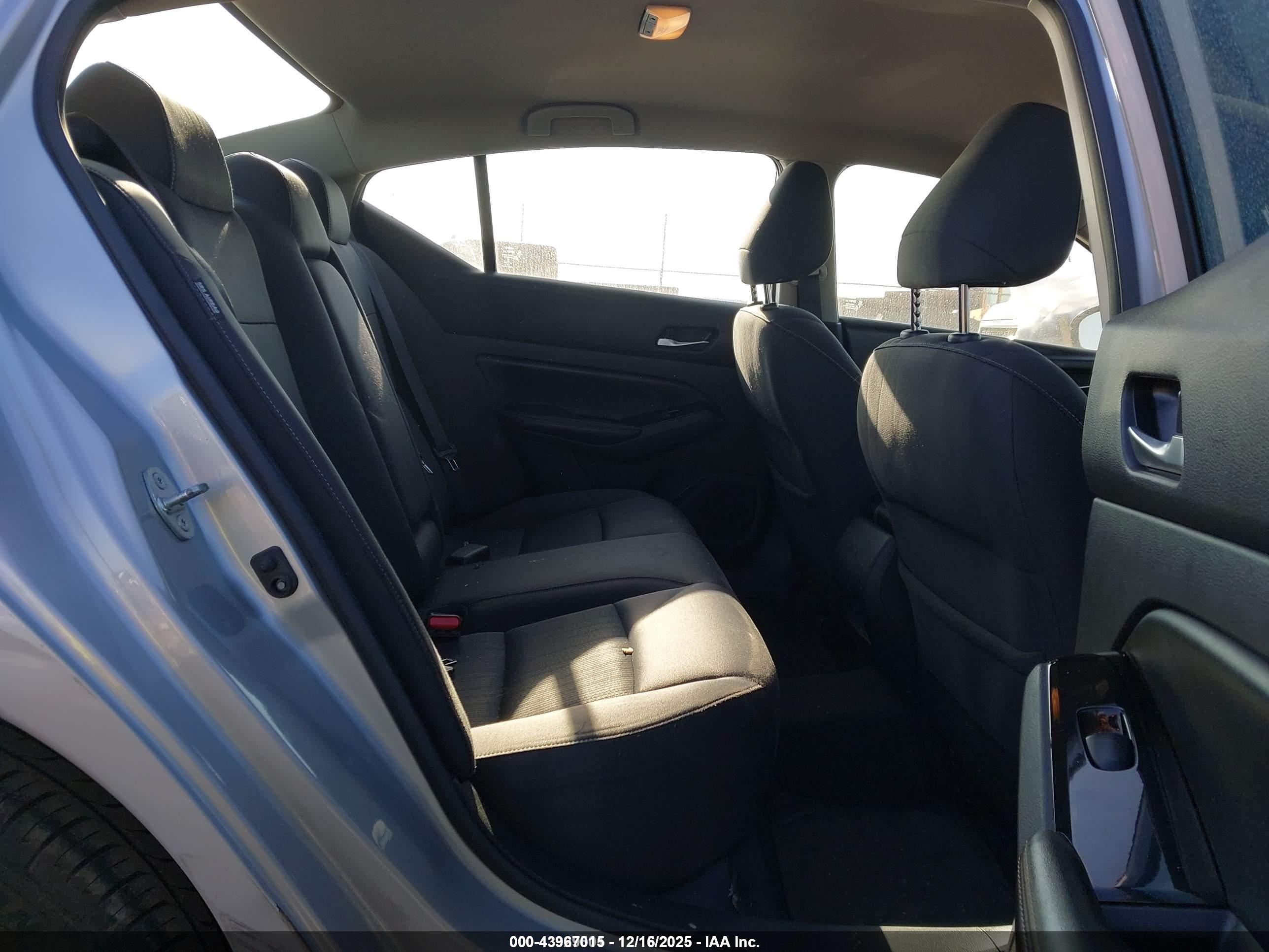 NISSAN ALTIMA image 8