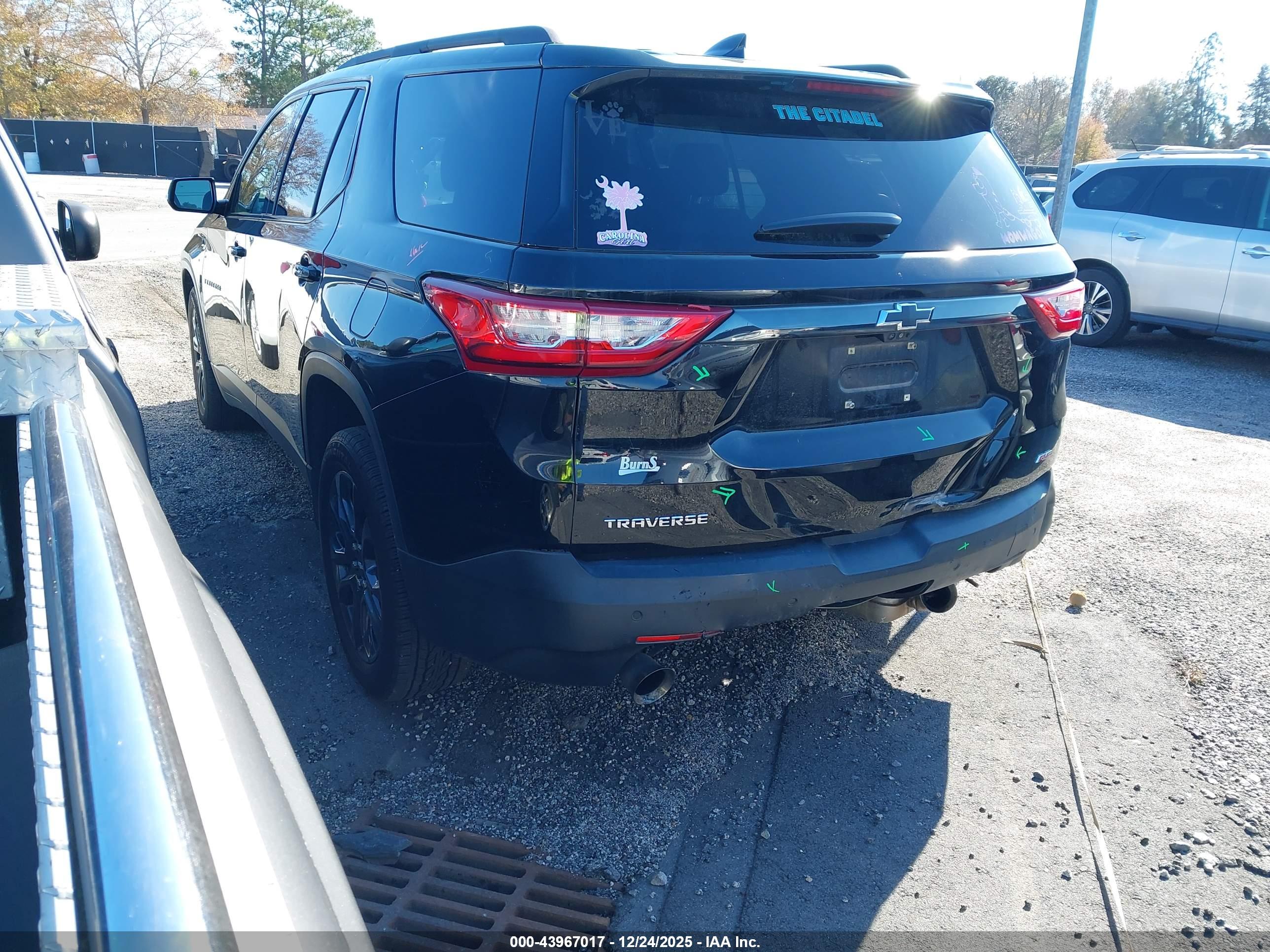 CHEVROLET TRAVERSE image 3