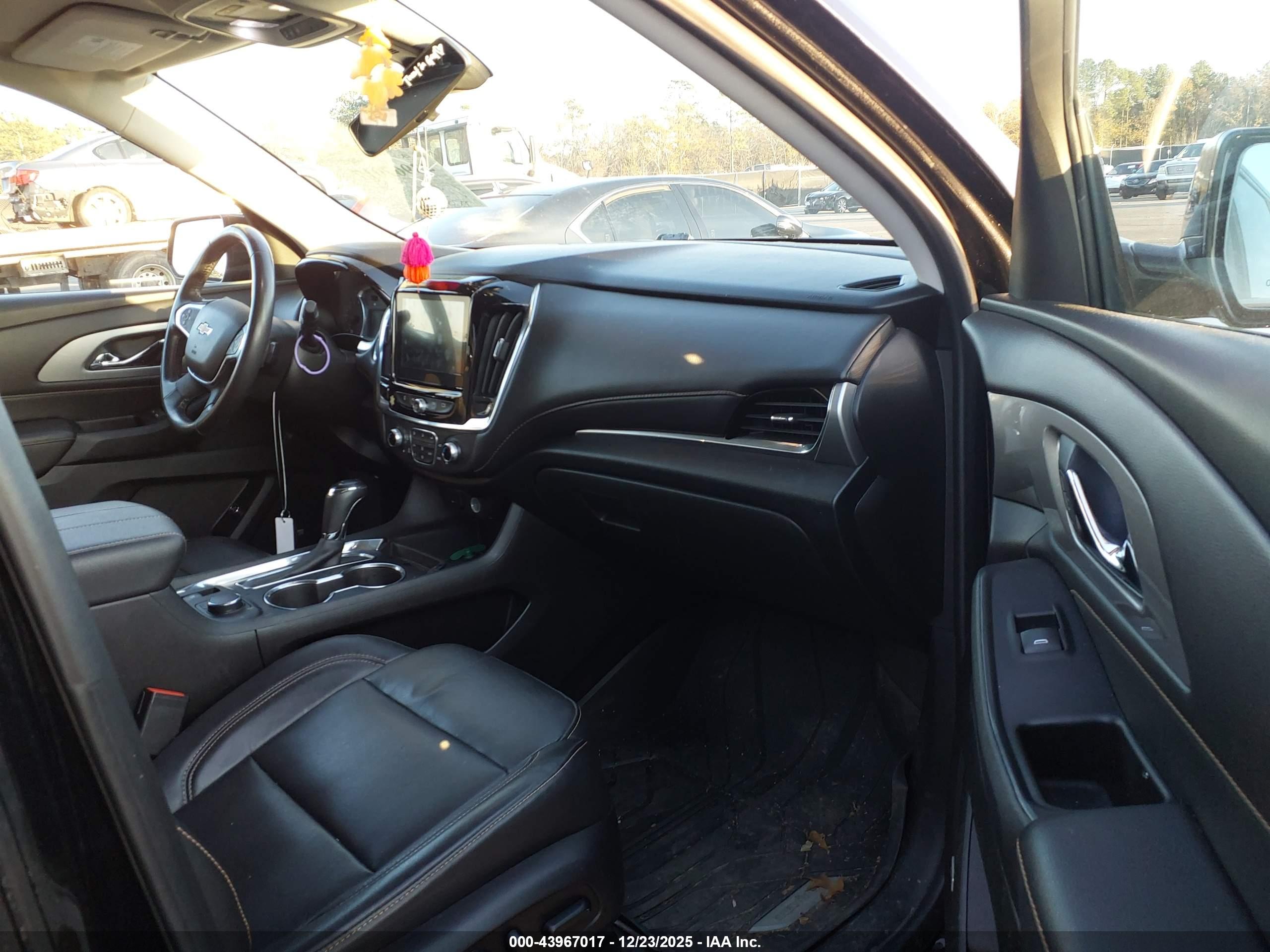 CHEVROLET TRAVERSE image 5