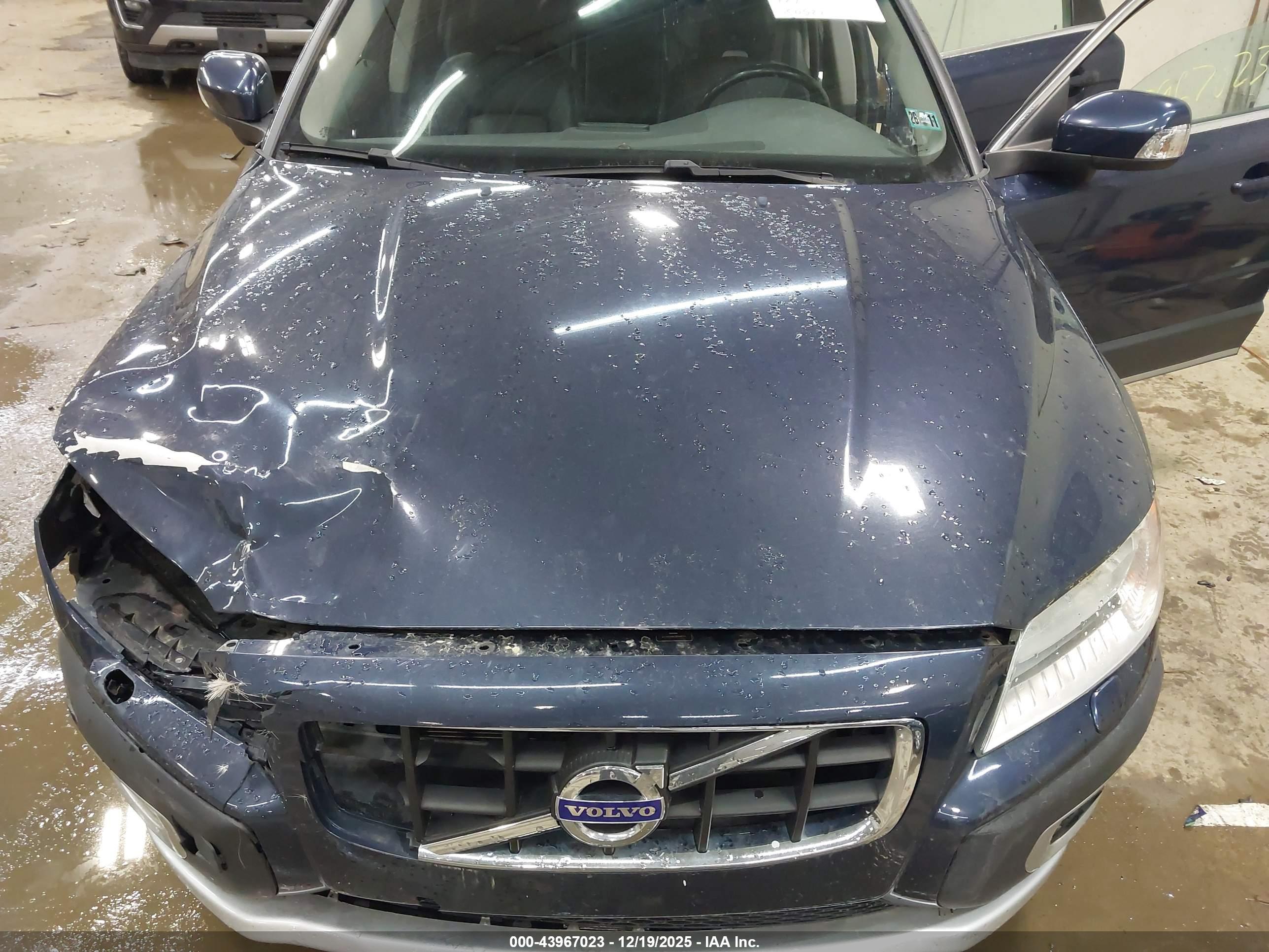 VOLVO XC70 image 10