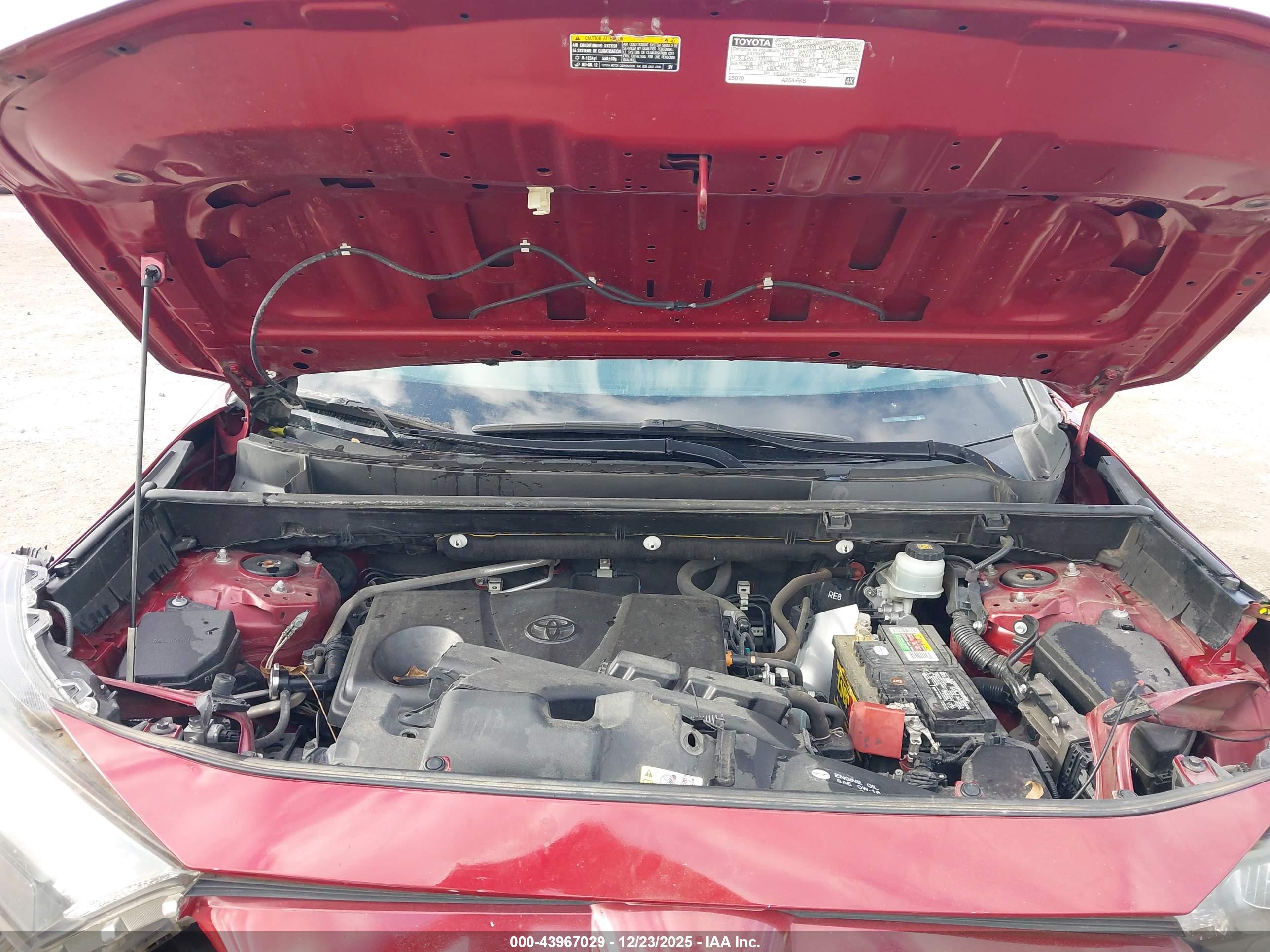 TOYOTA RAV4 image 10