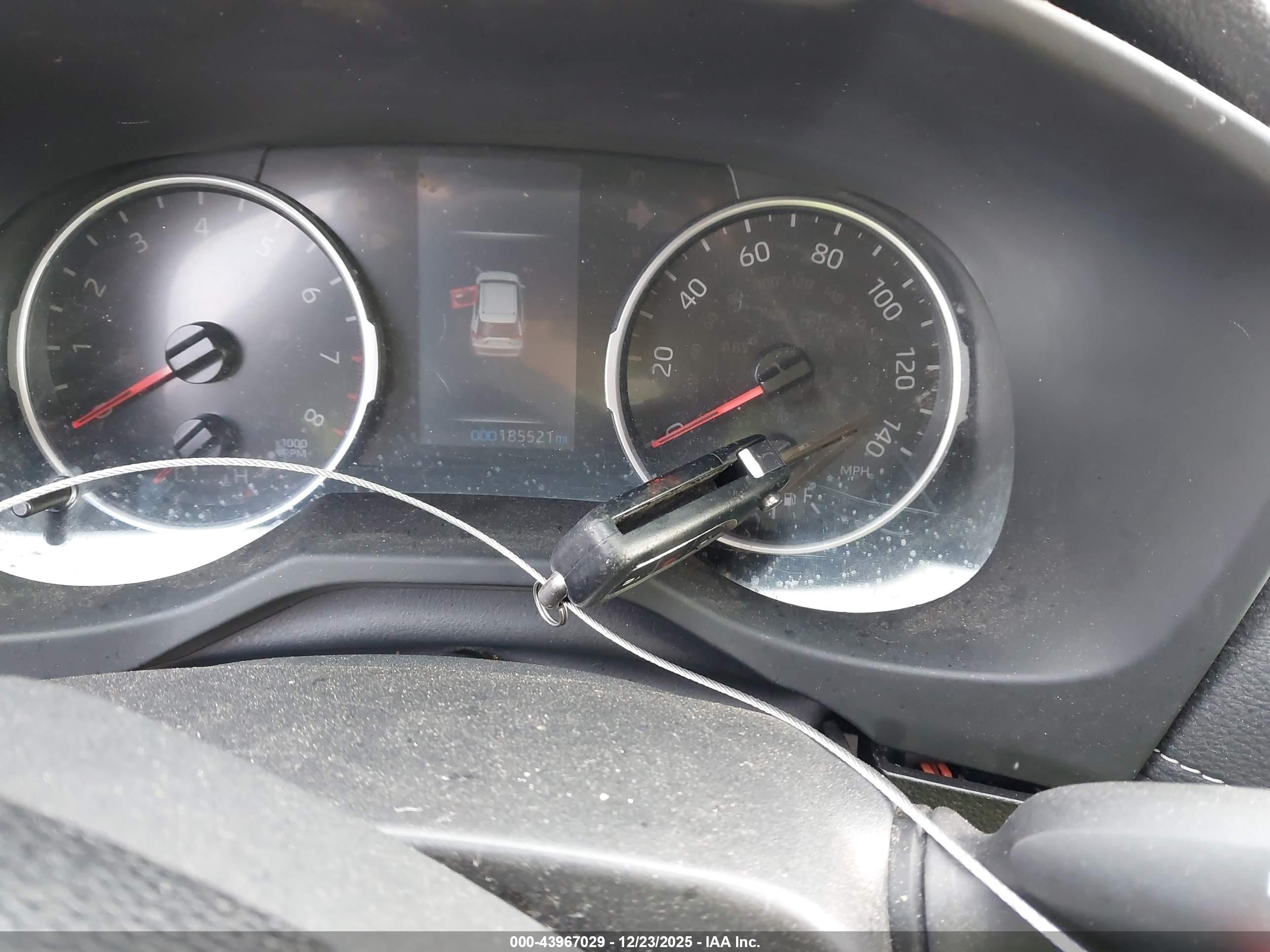 TOYOTA RAV4 image 11