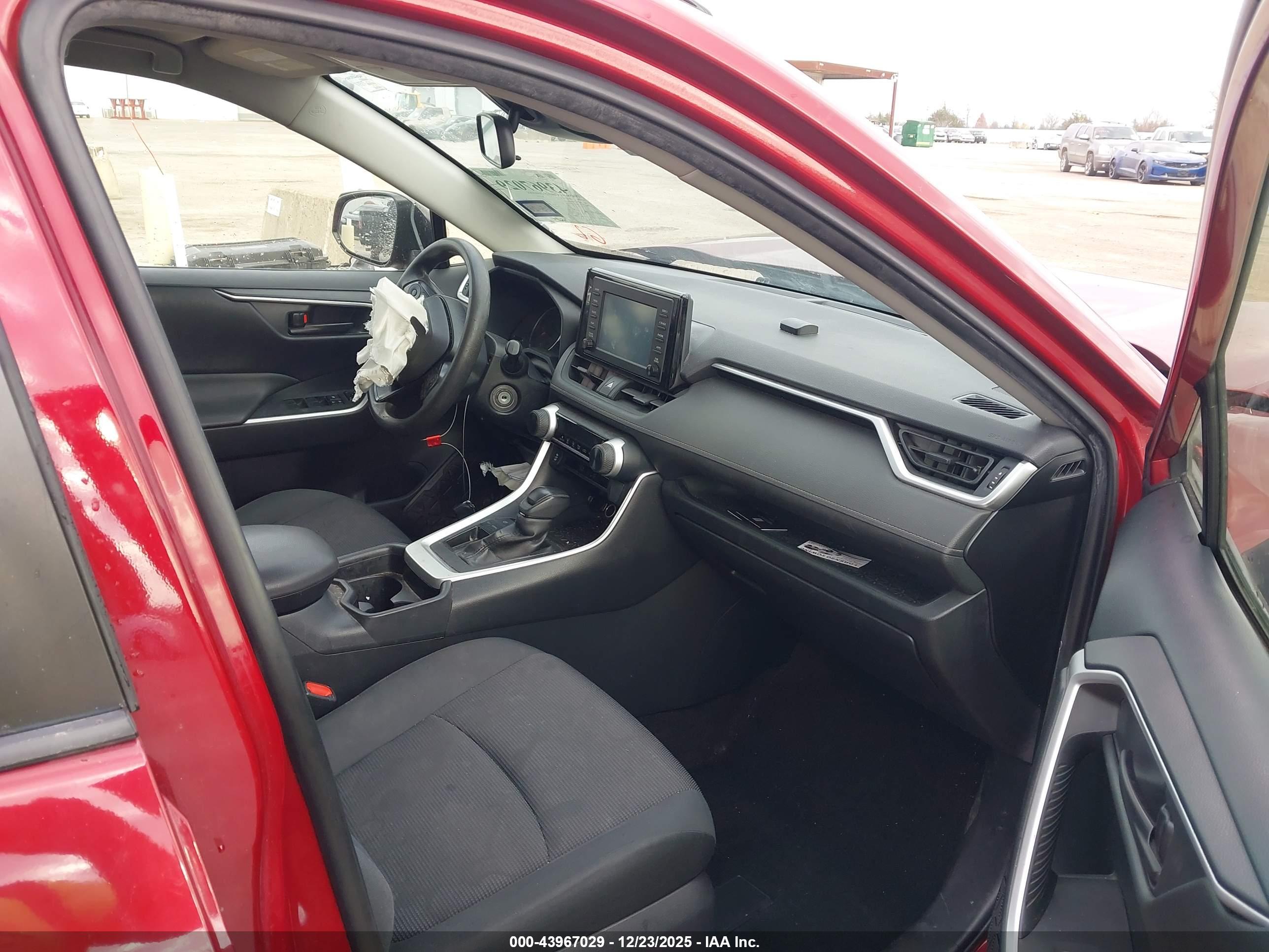 TOYOTA RAV4 image 5