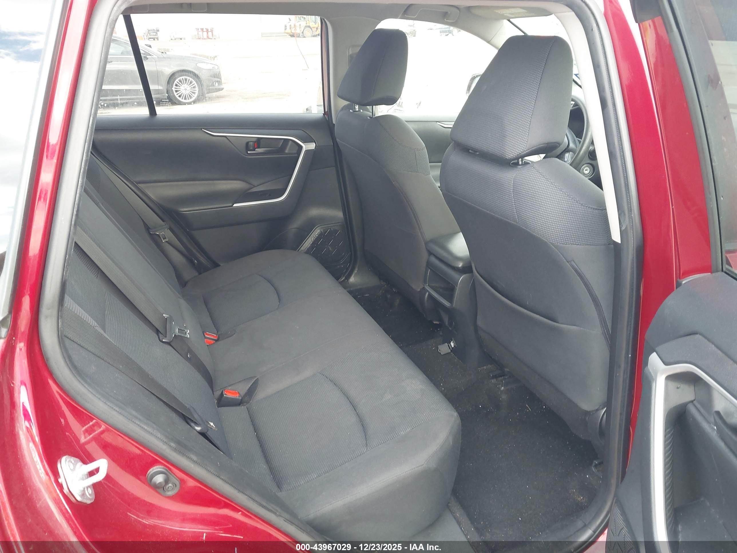 TOYOTA RAV4 image 8