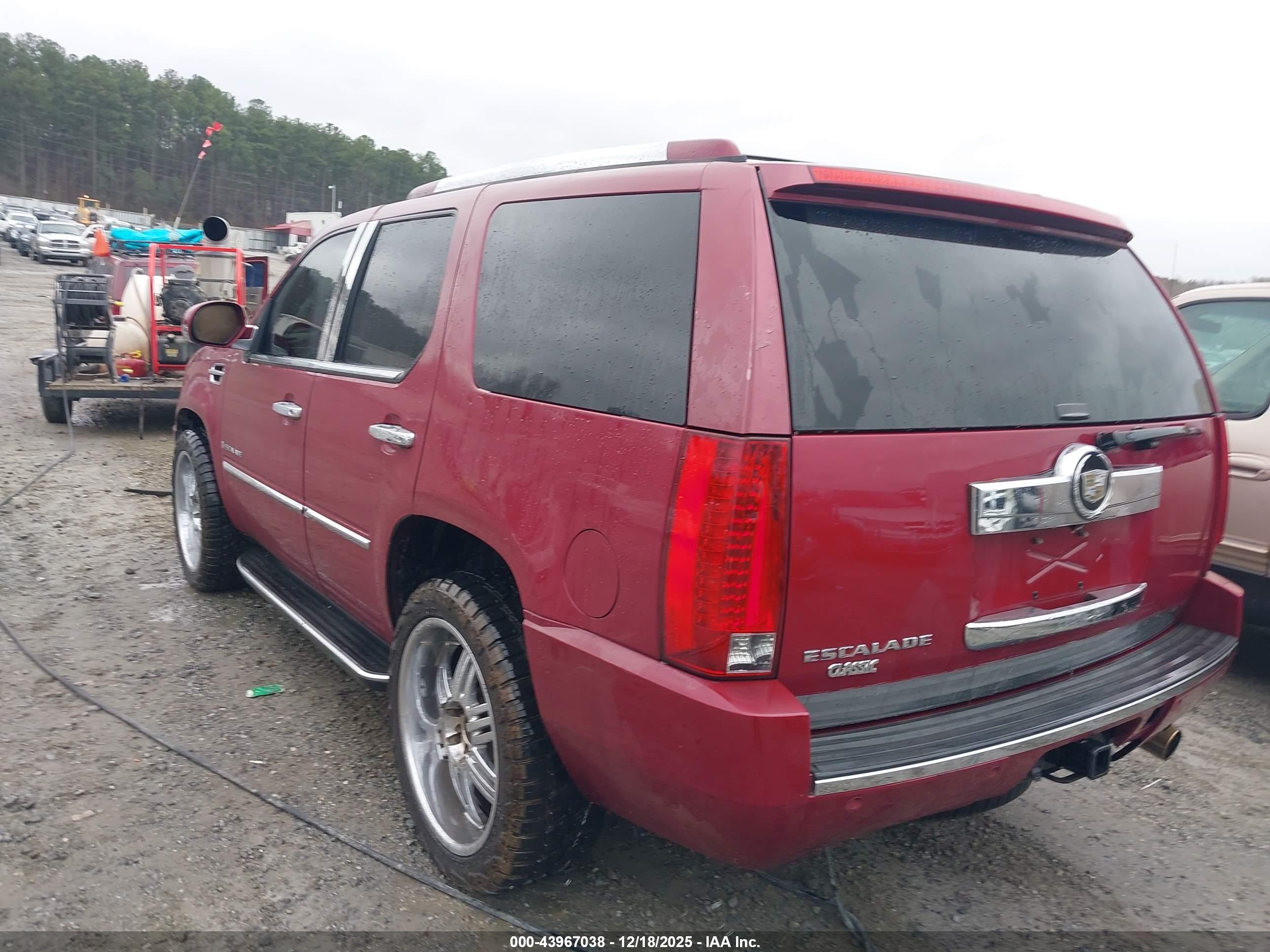 CADILLAC ESCALADE image 3