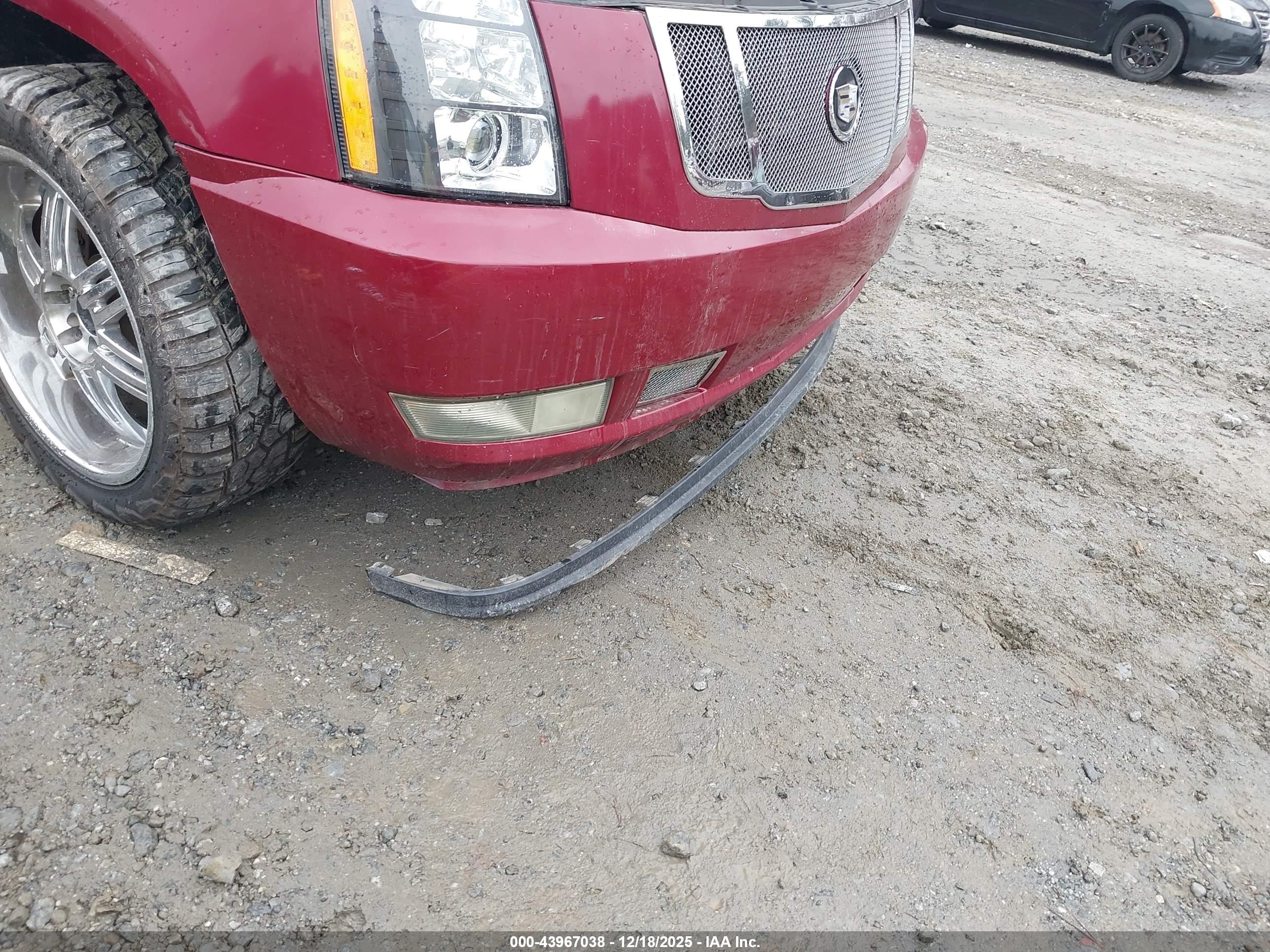 CADILLAC ESCALADE image 6