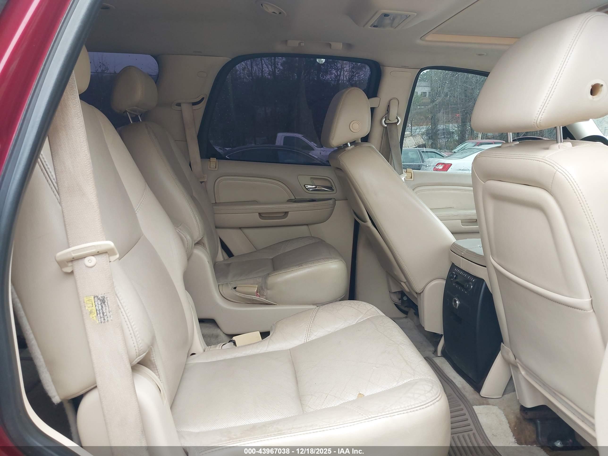 CADILLAC ESCALADE image 8
