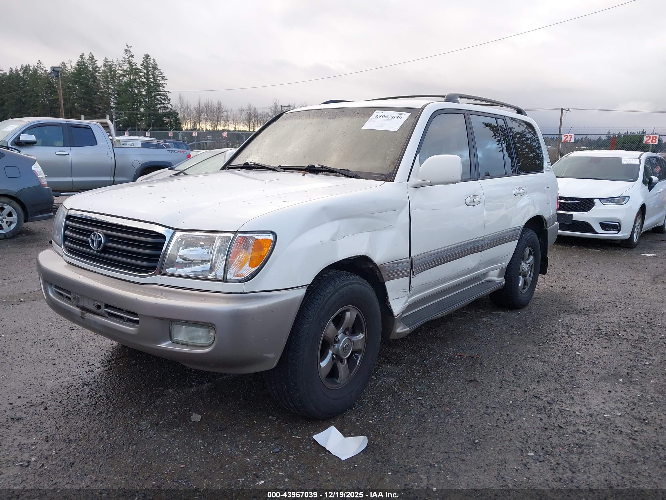 TOYOTA LAND image 2