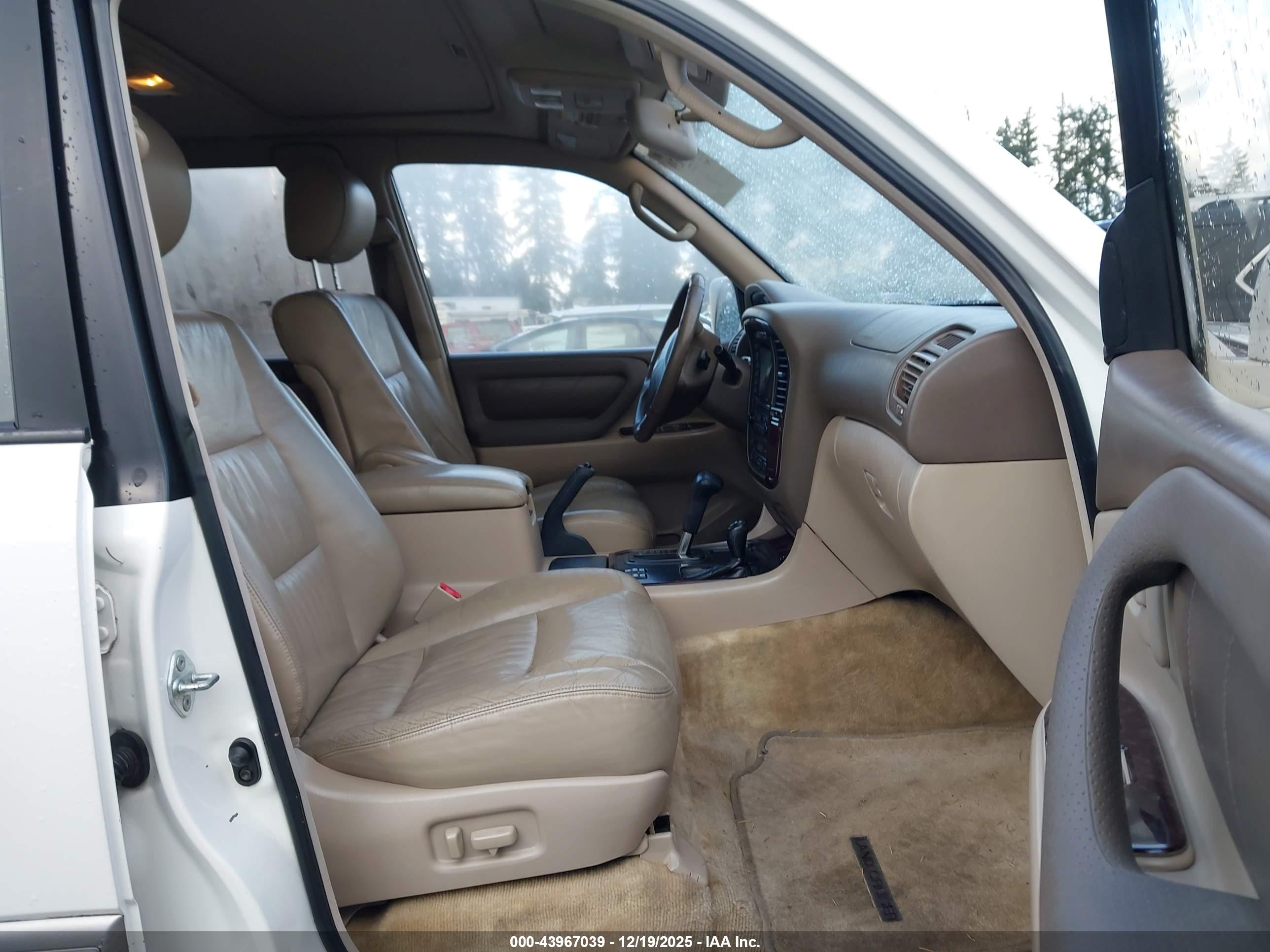 TOYOTA LAND image 5