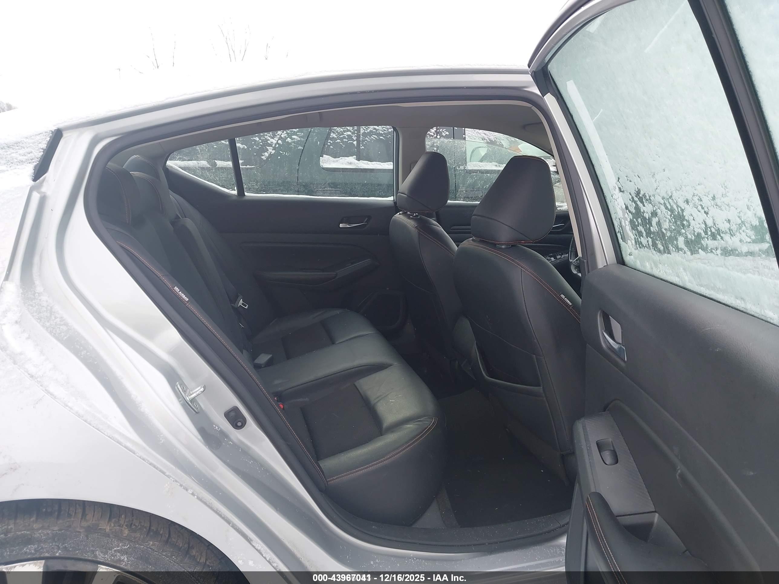 NISSAN ALTIMA image 8