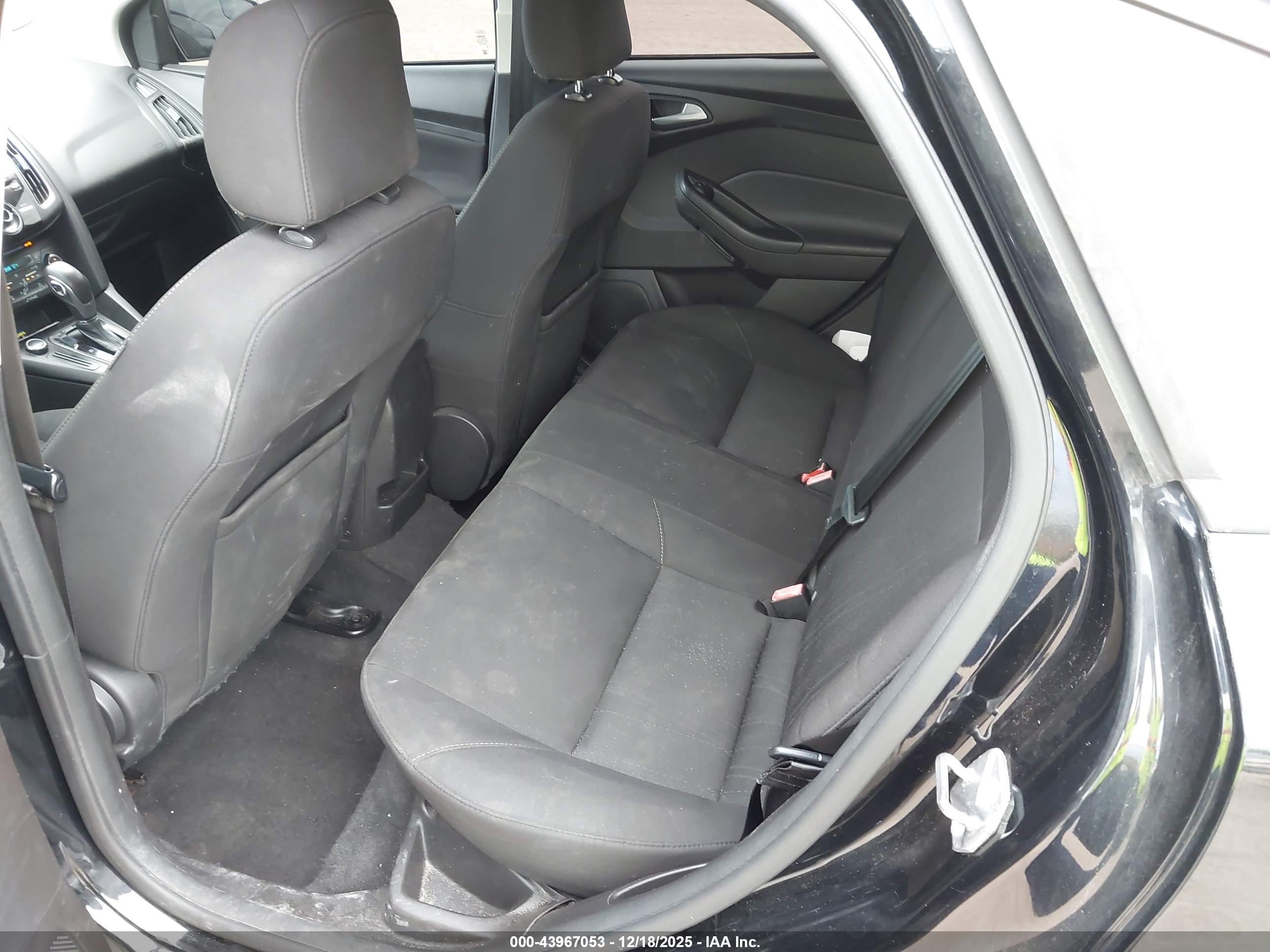 FORD FOCUS image 8