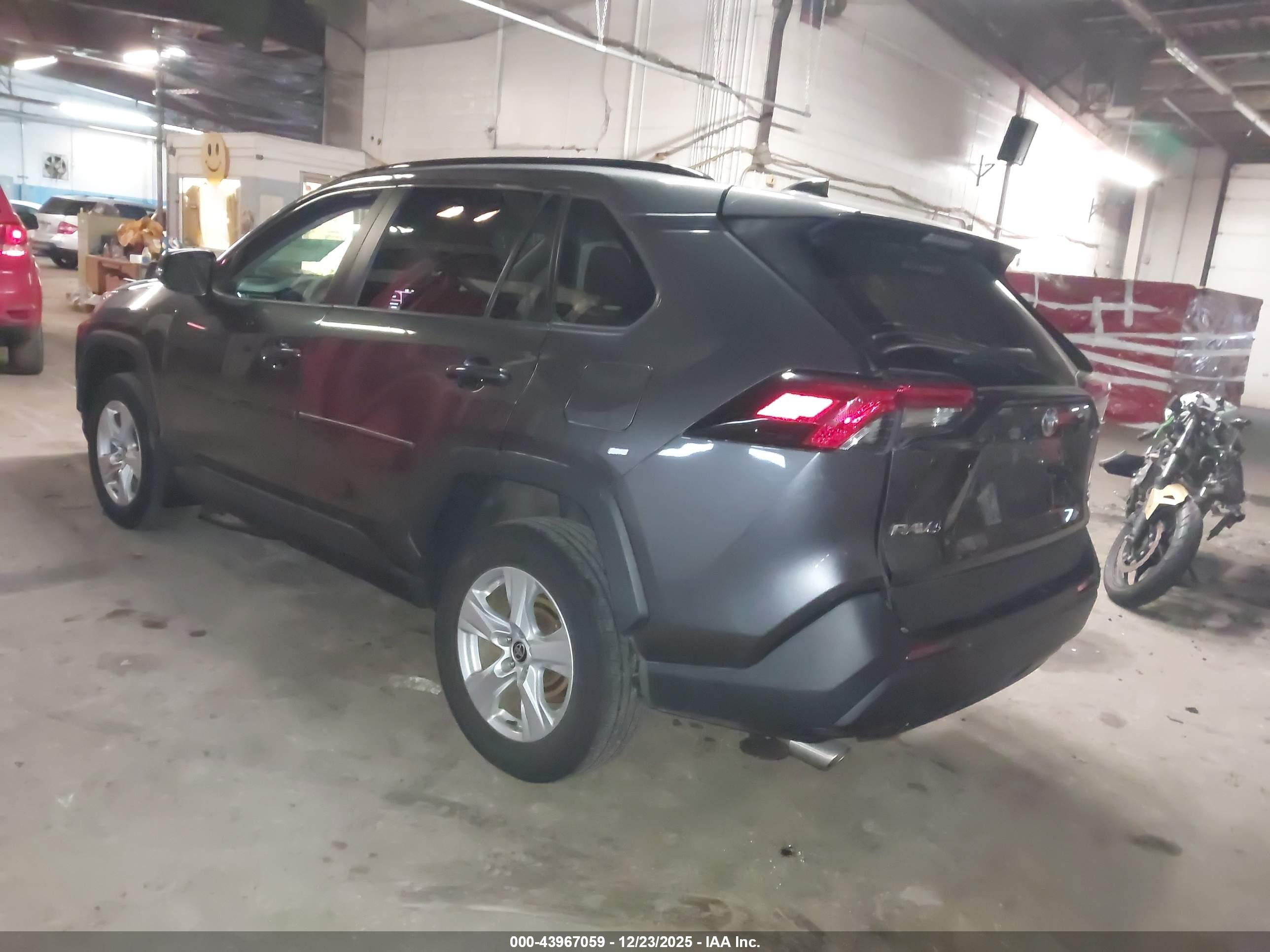 TOYOTA RAV4 image 3