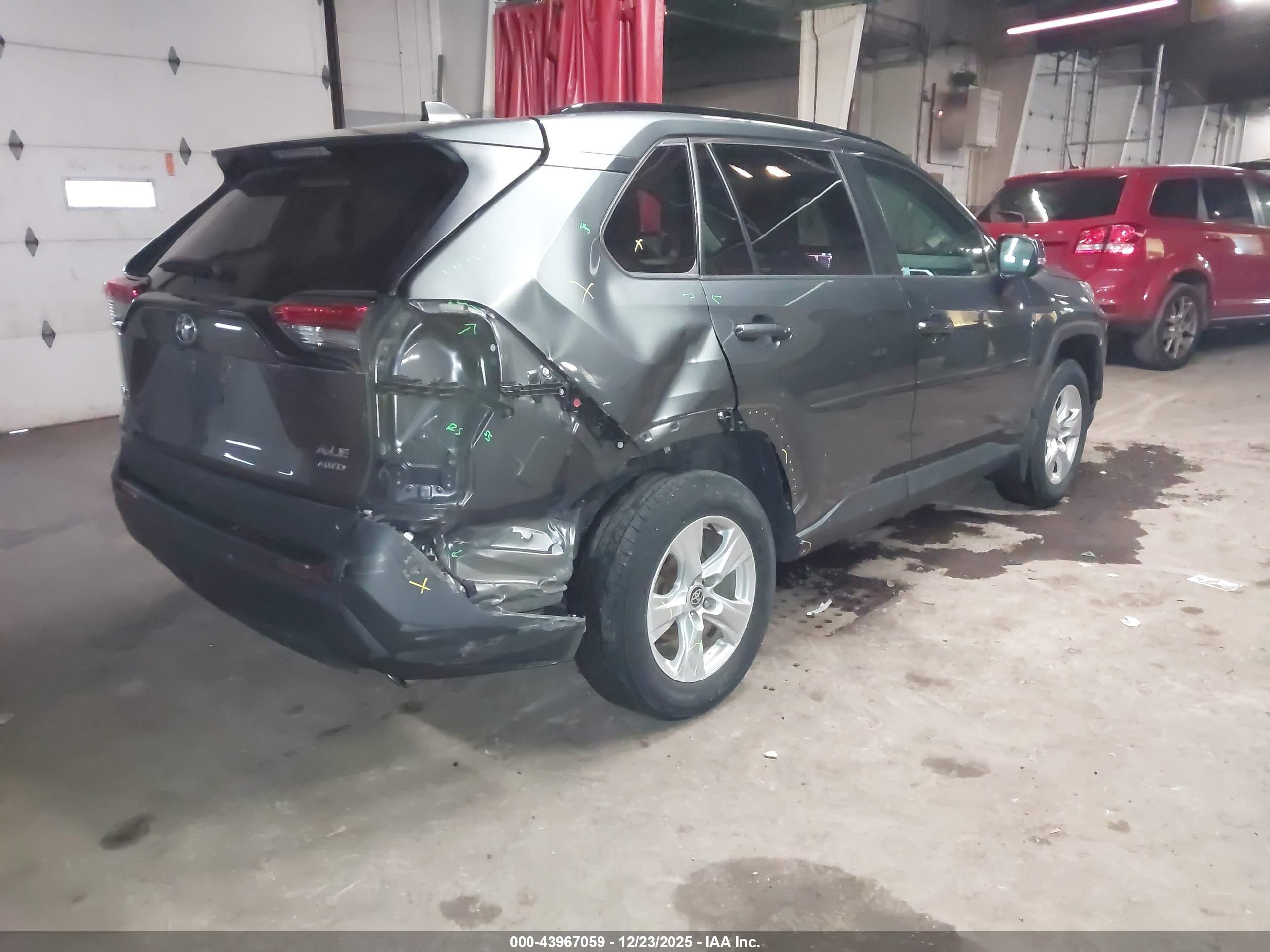 TOYOTA RAV4 image 4