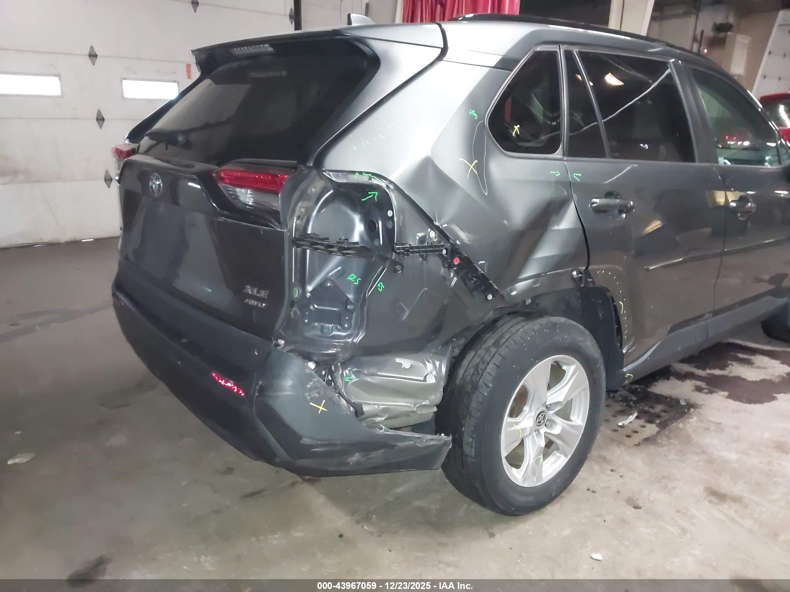 TOYOTA RAV4 image 6