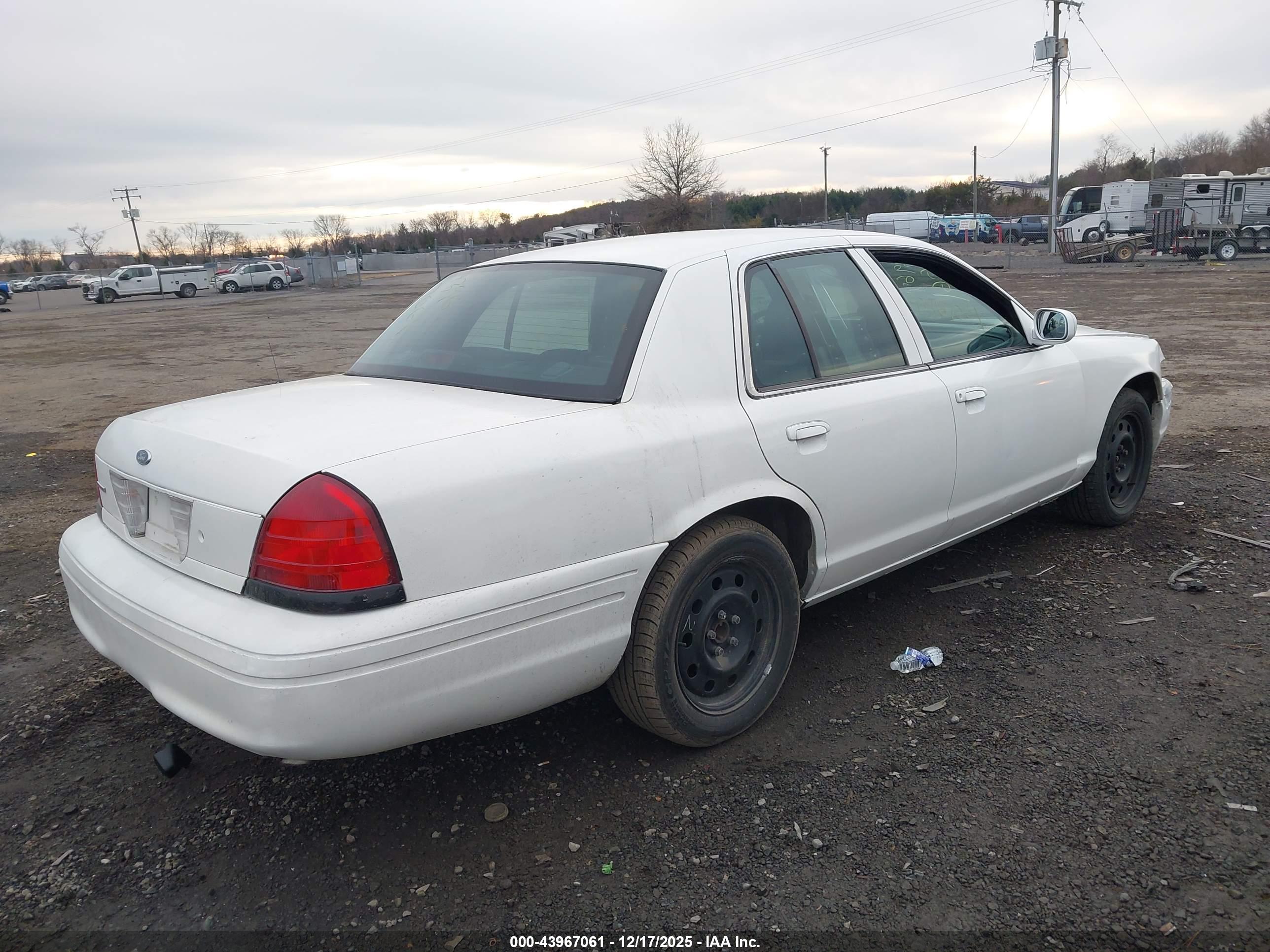 FORD CROWN image 4