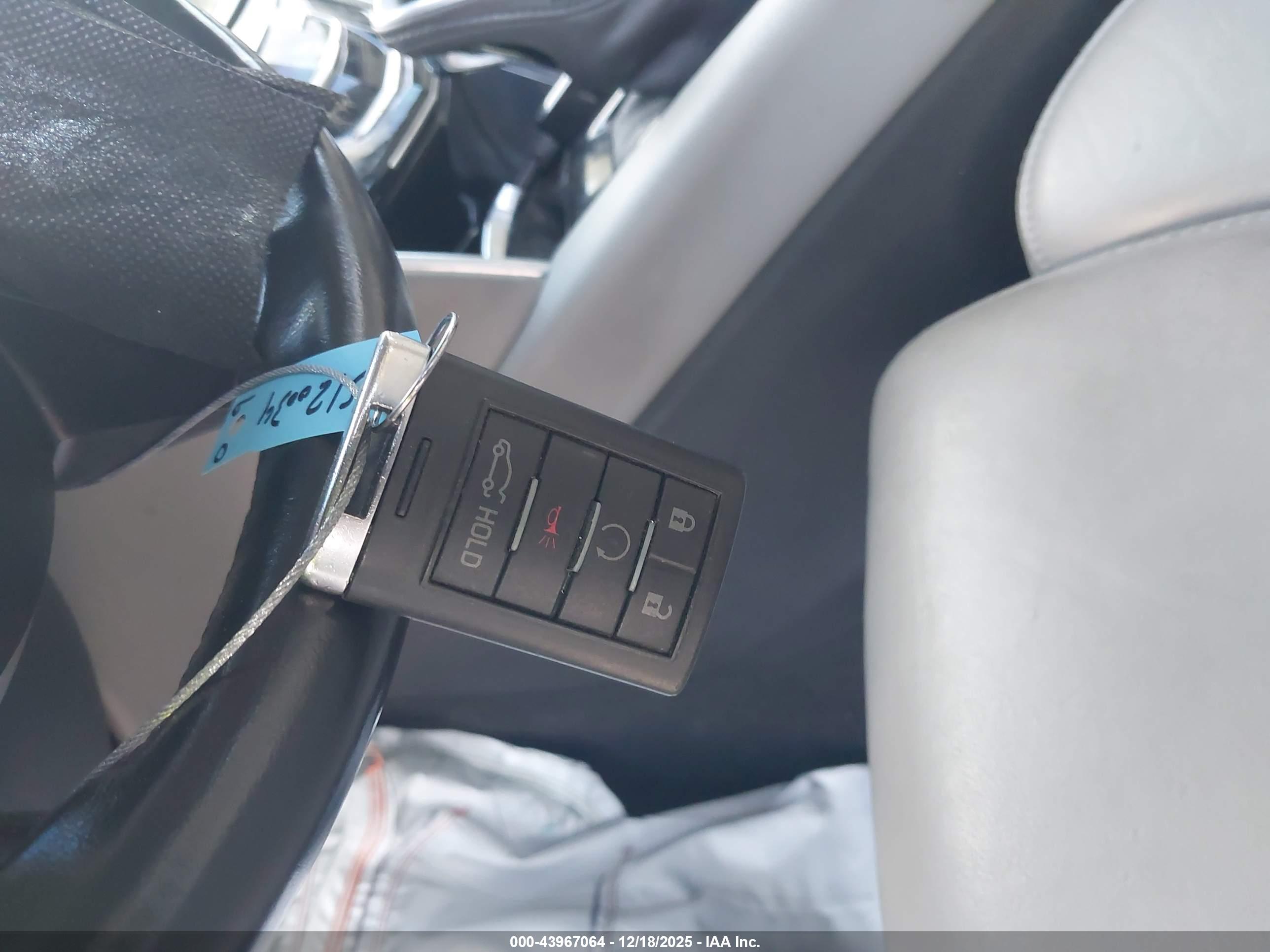 CADILLAC XTS image 11