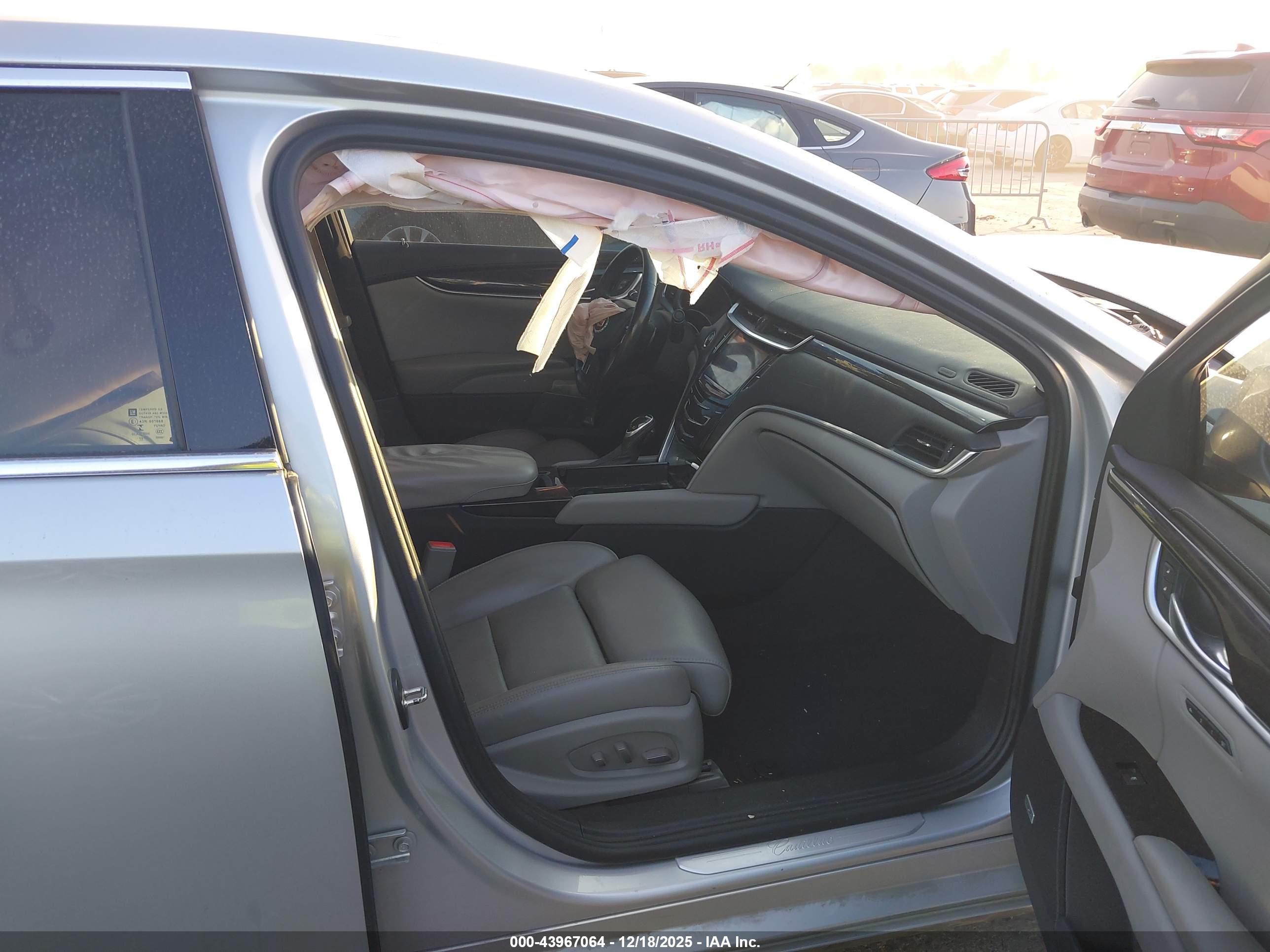 CADILLAC XTS image 5