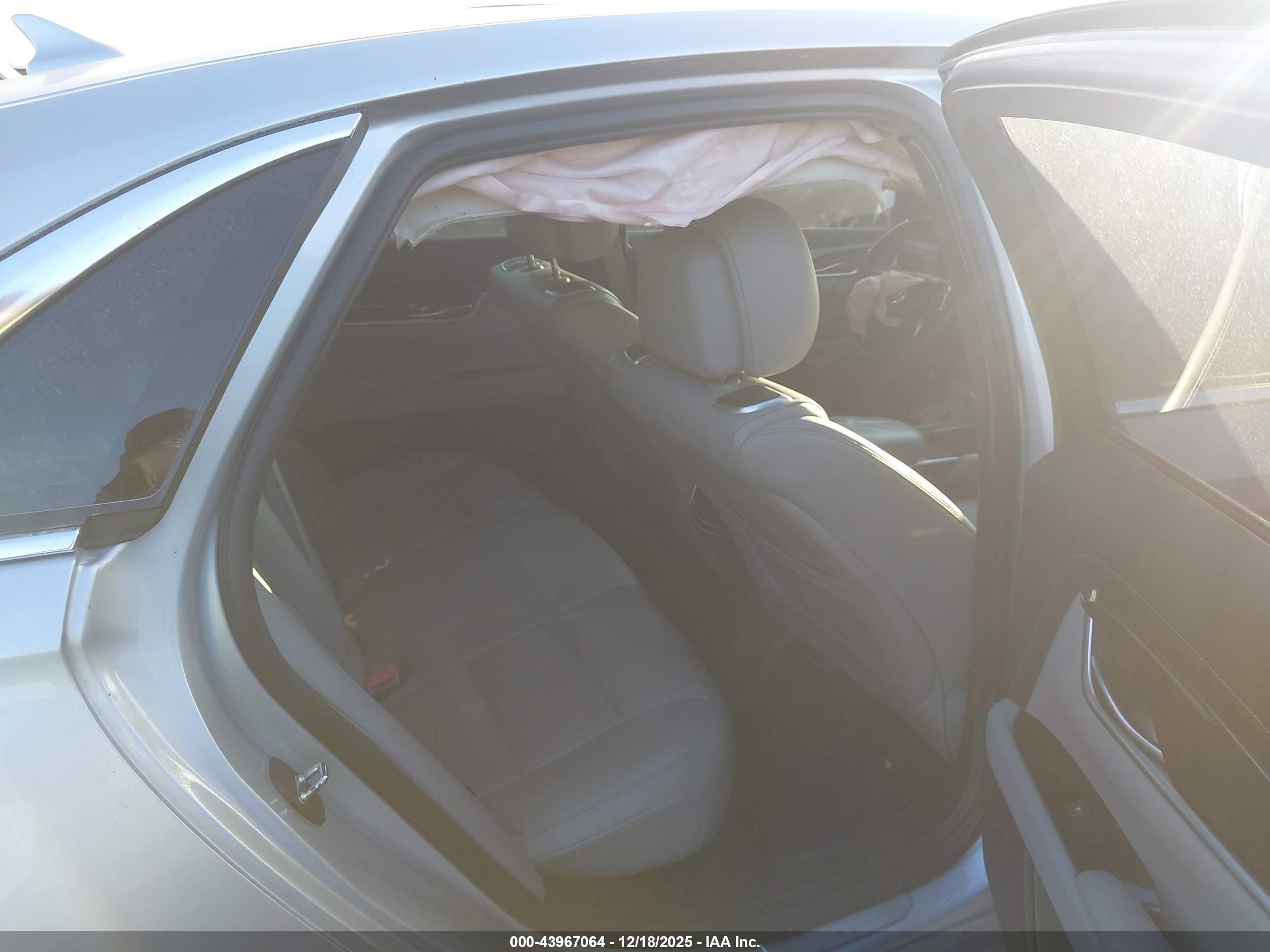 CADILLAC XTS image 8