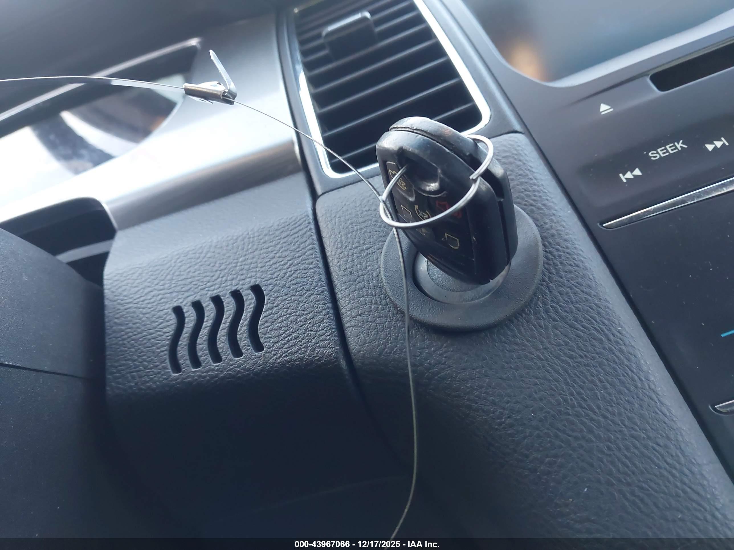 FORD TAURUS image 11