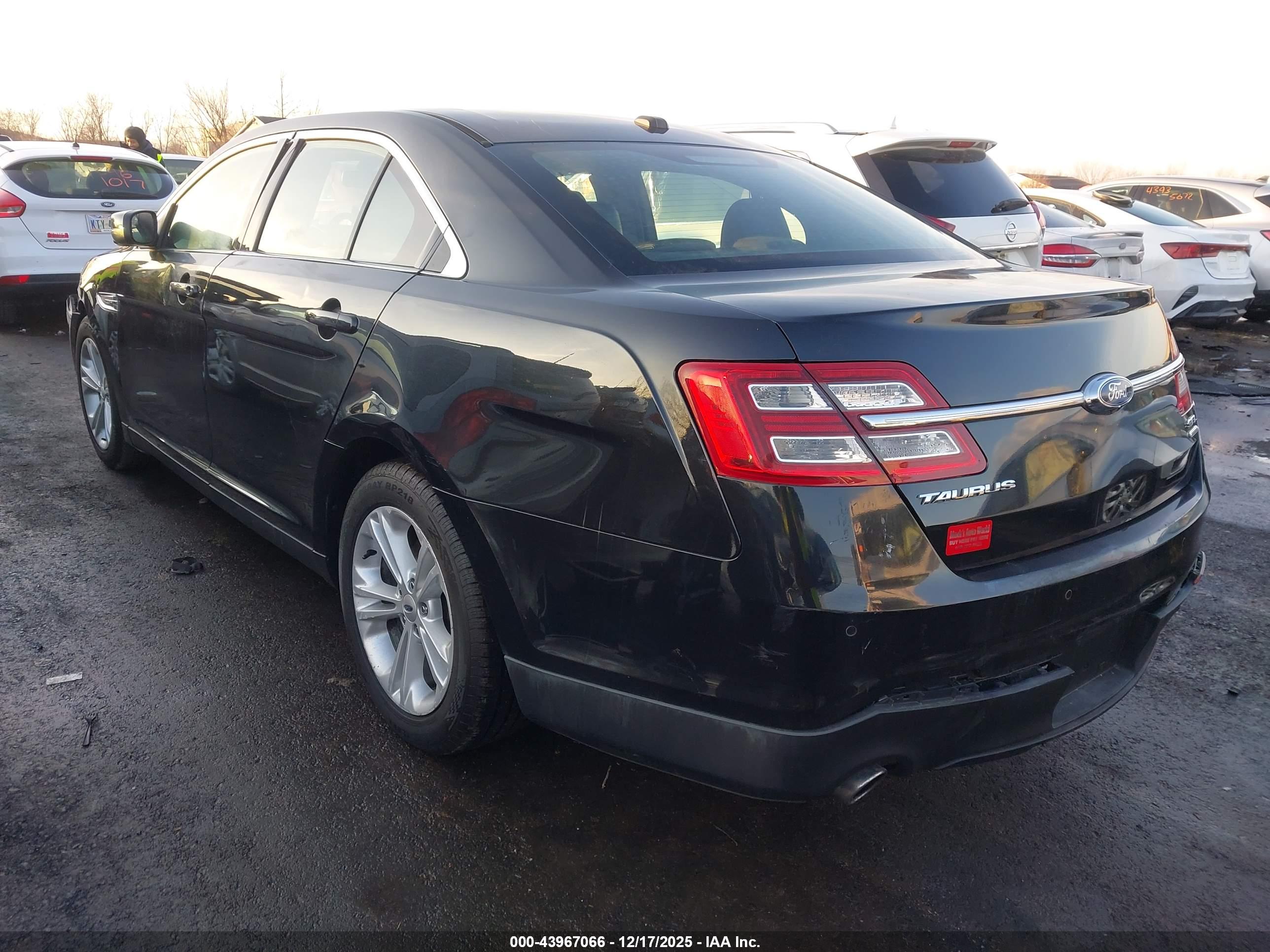FORD TAURUS image 3