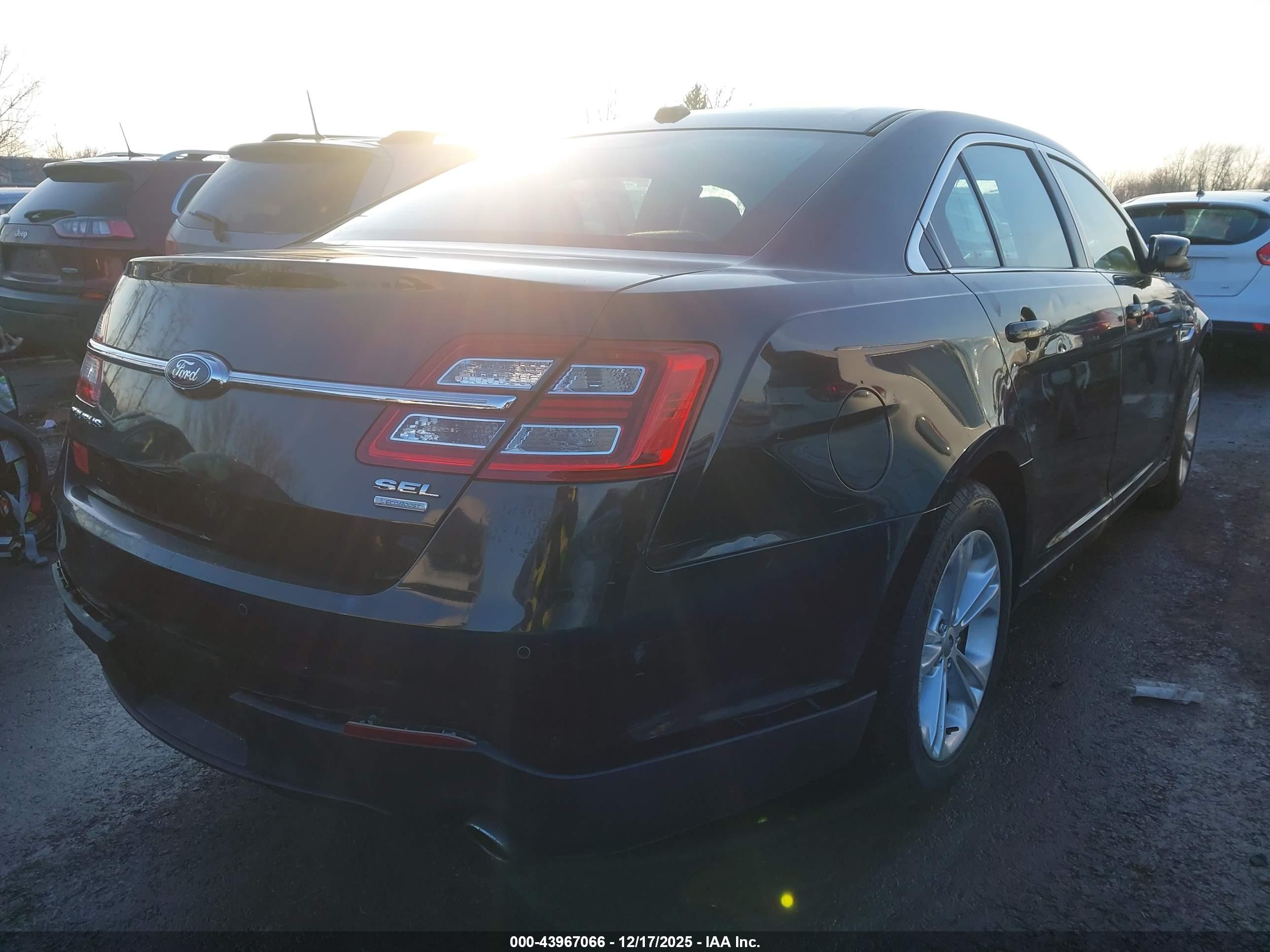 FORD TAURUS image 4
