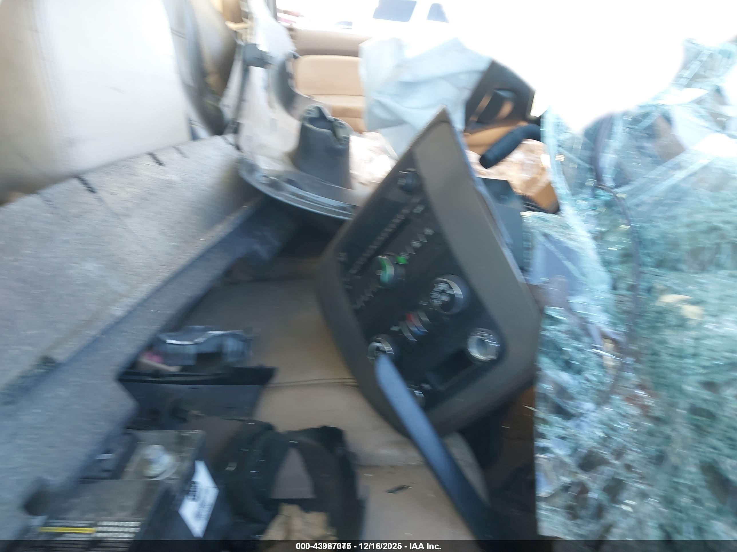 CHEVROLET TAHOE image 5