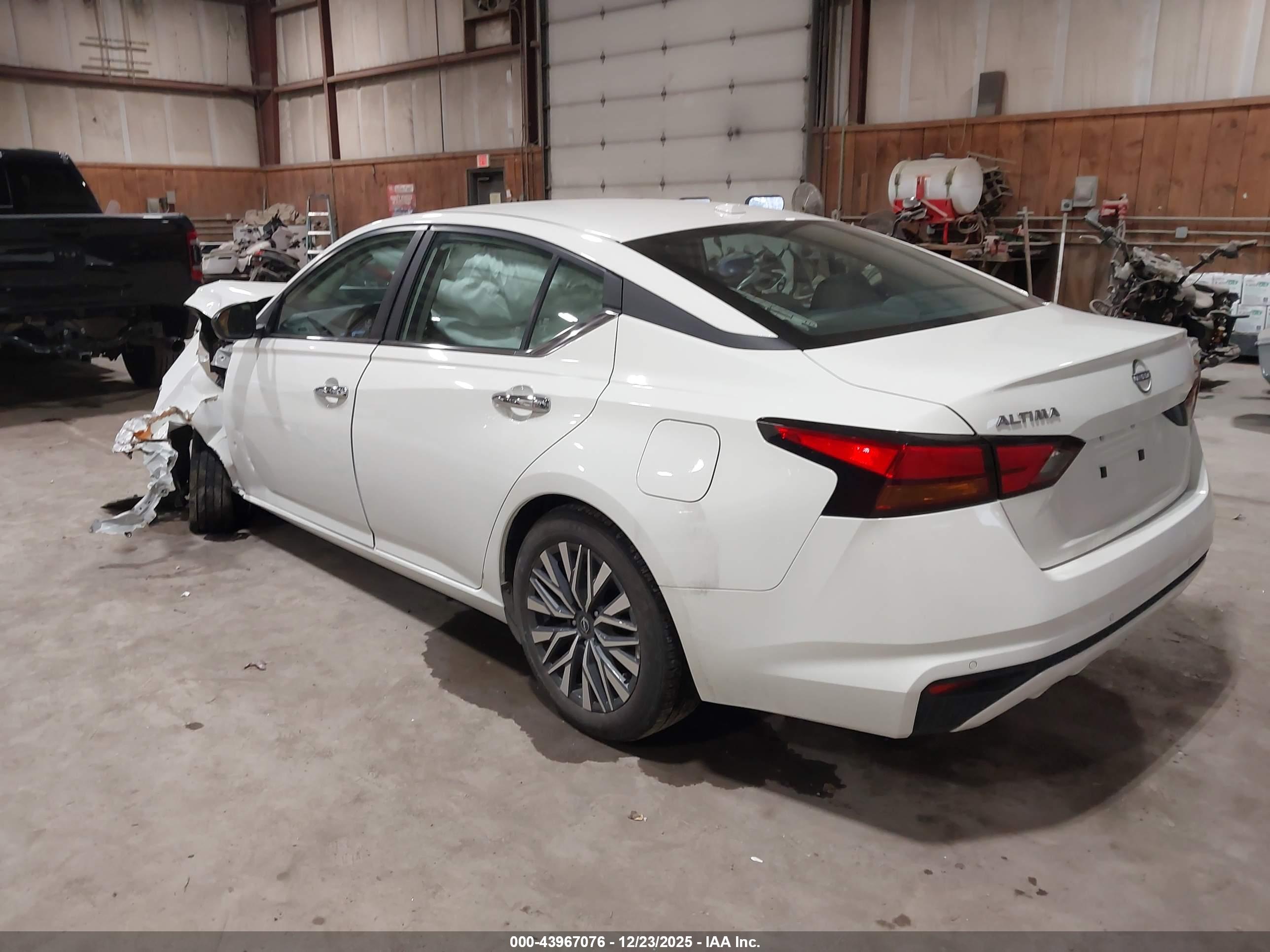 NISSAN ALTIMA image 3