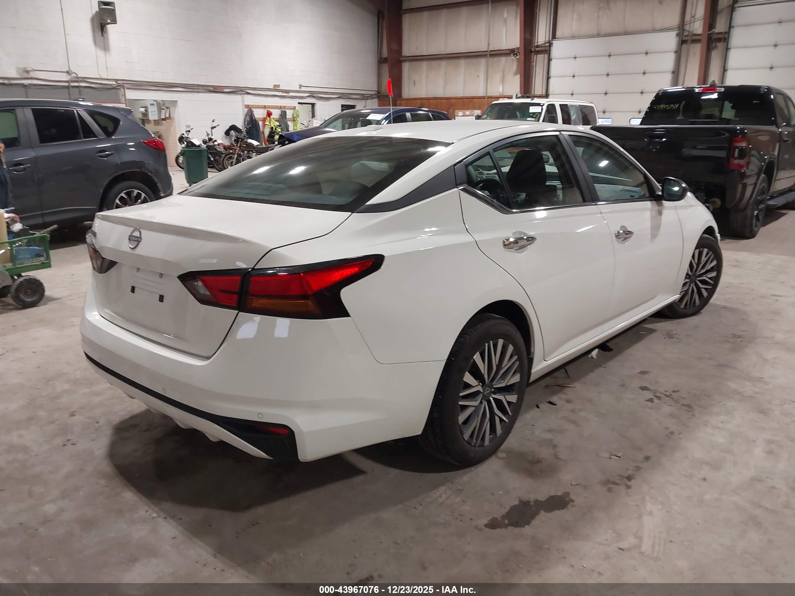 NISSAN ALTIMA image 4