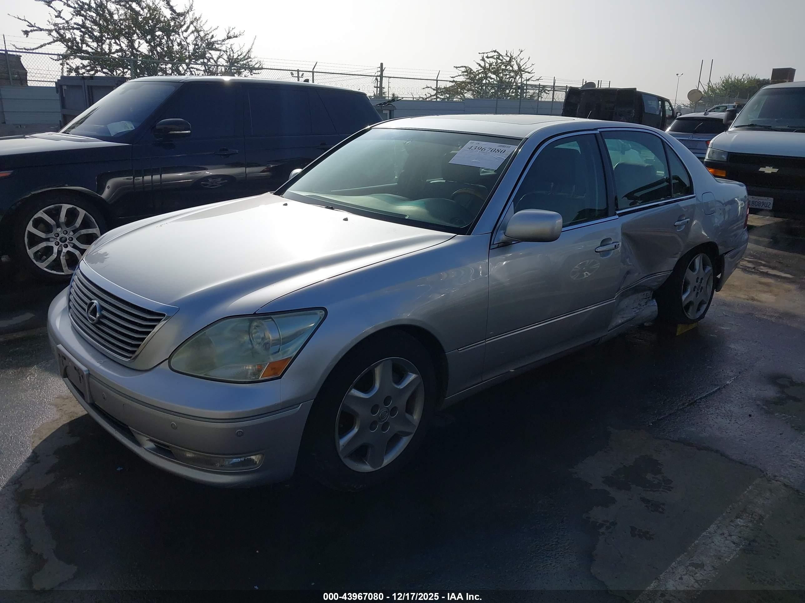 LEXUS LS image 2