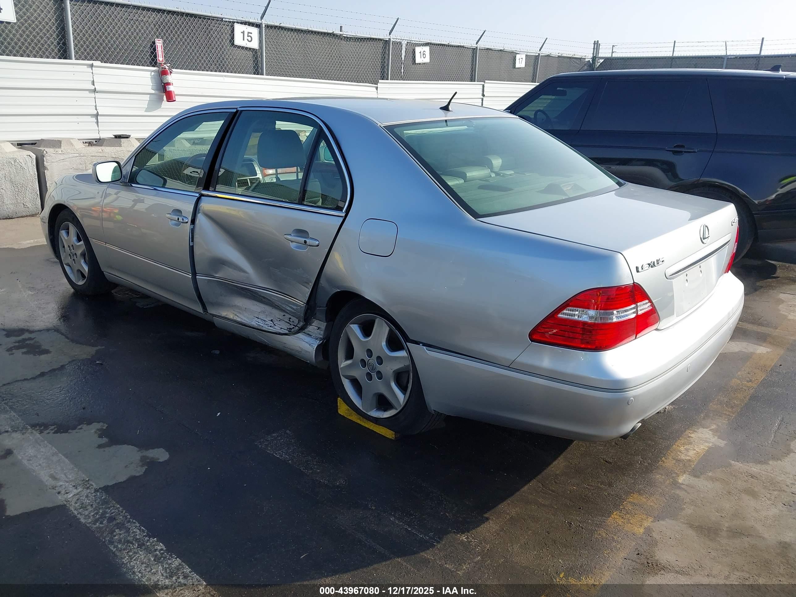 LEXUS LS image 3