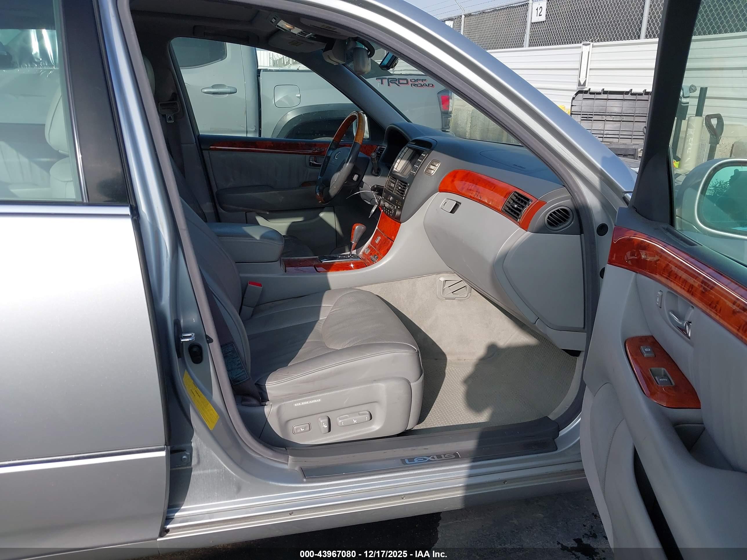 LEXUS LS image 5