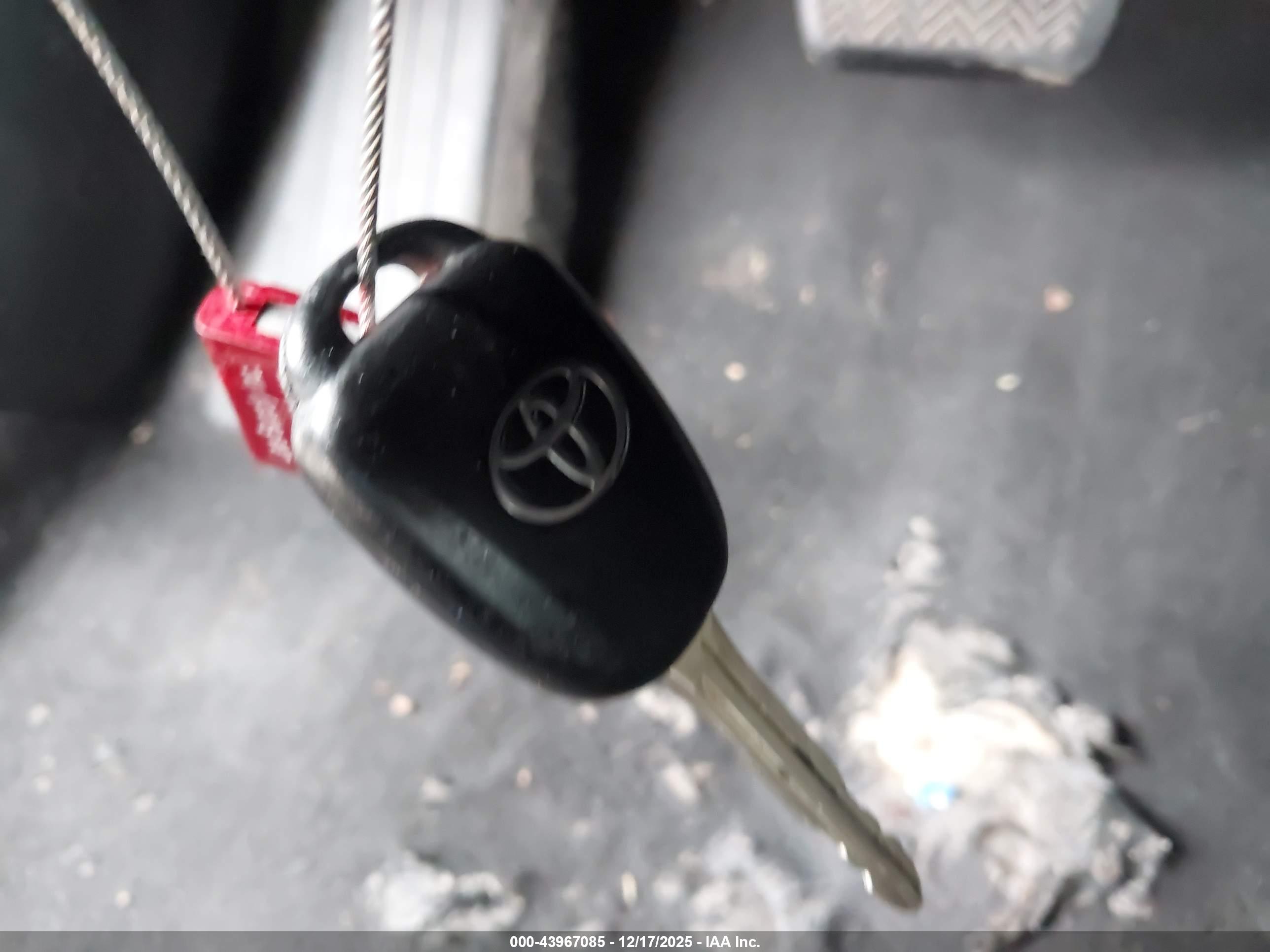 TOYOTA COROLLA image 11