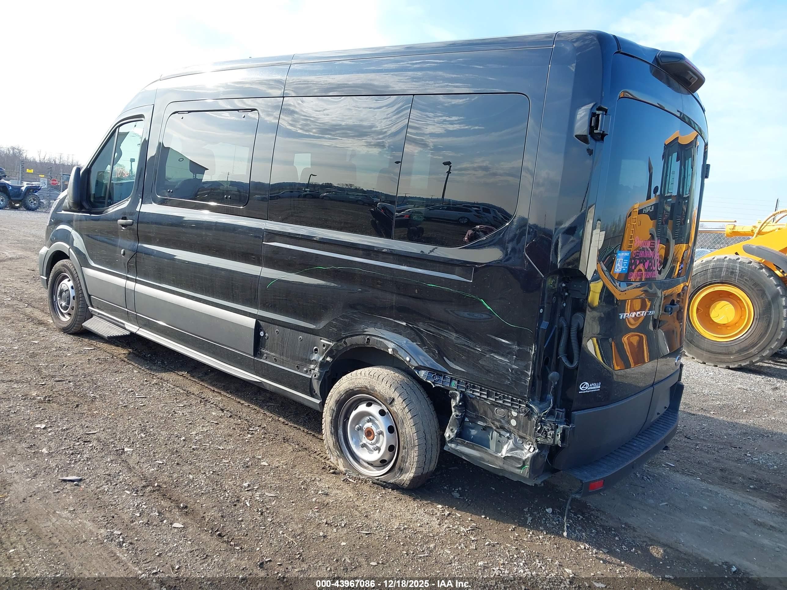 FORD TRANSIT-350 image 3