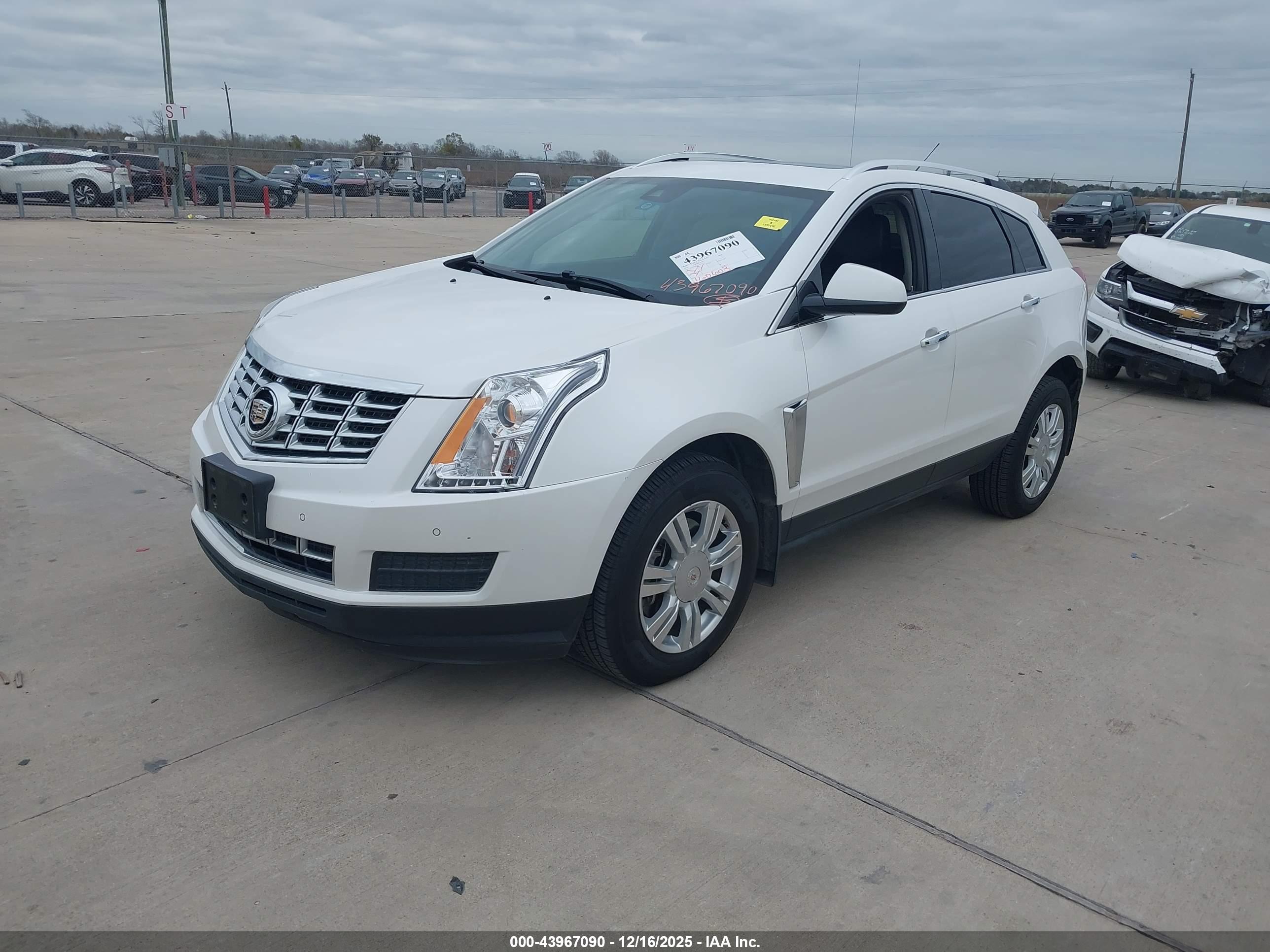 CADILLAC SRX image 2