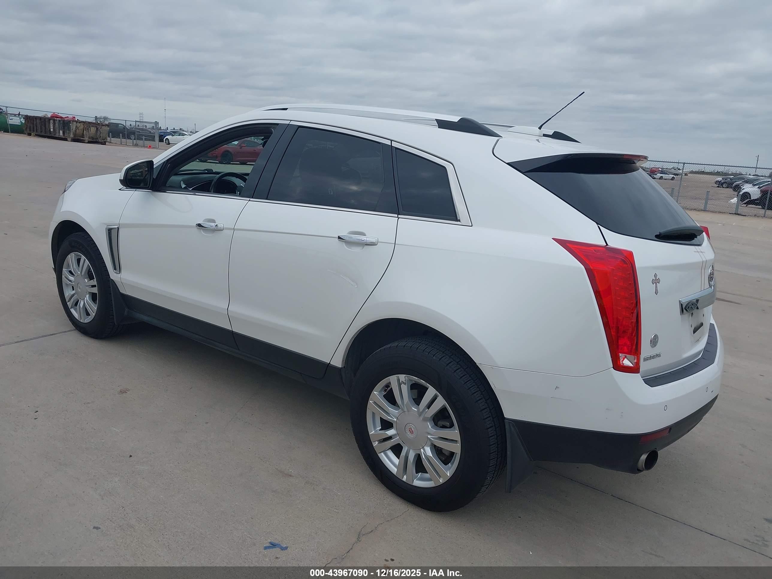 CADILLAC SRX image 3