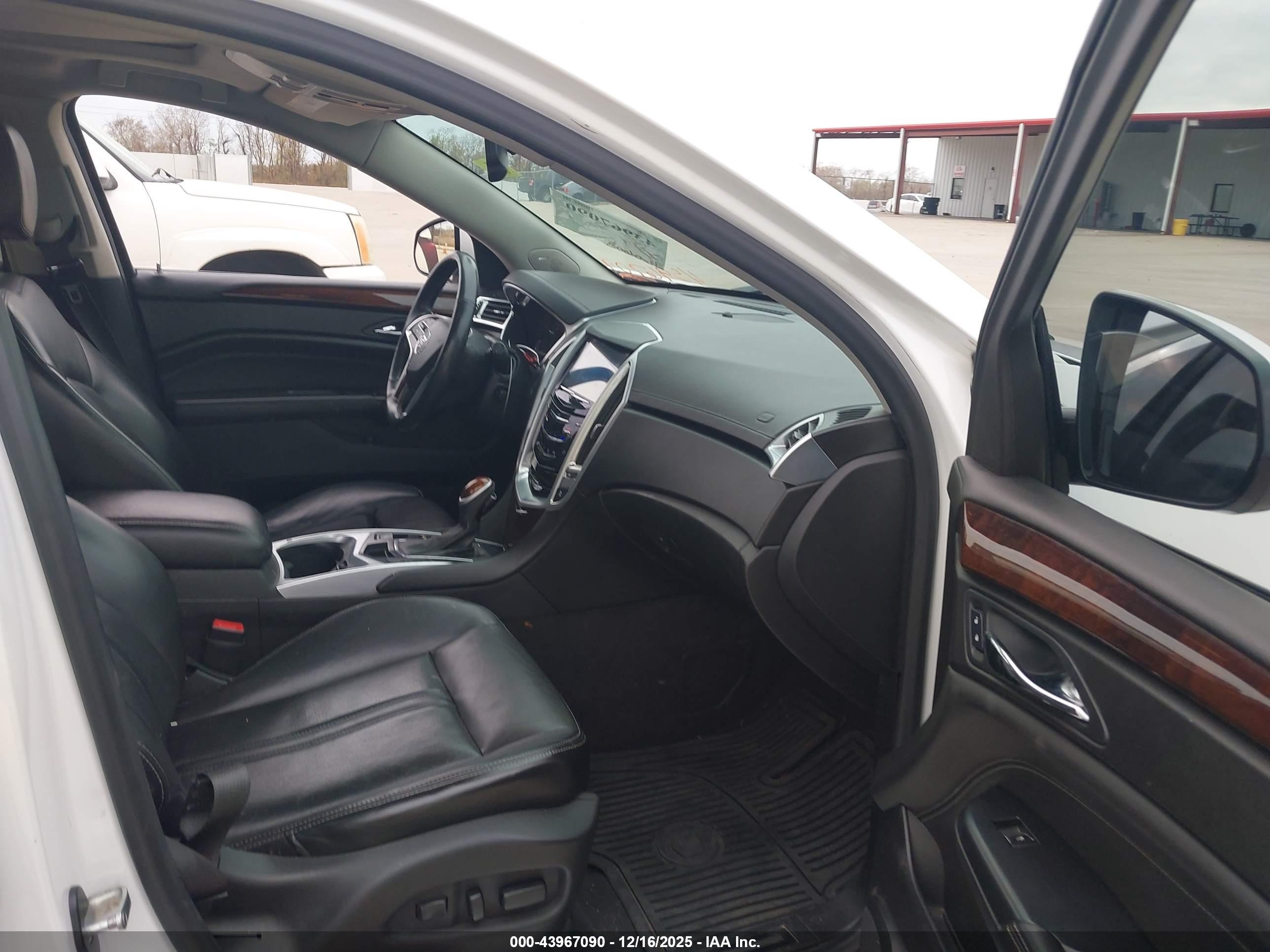 CADILLAC SRX image 5